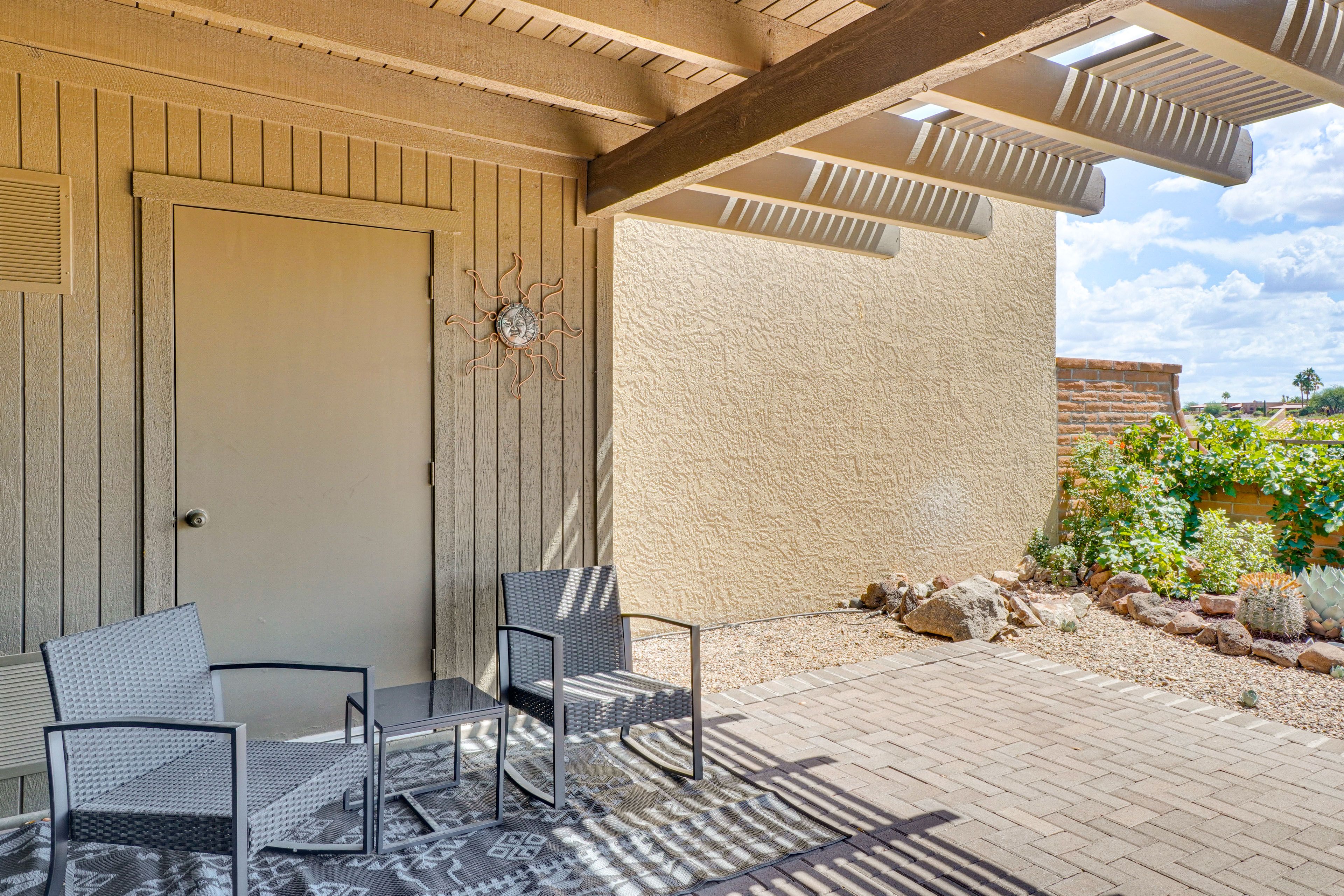 Private Patio | Seating