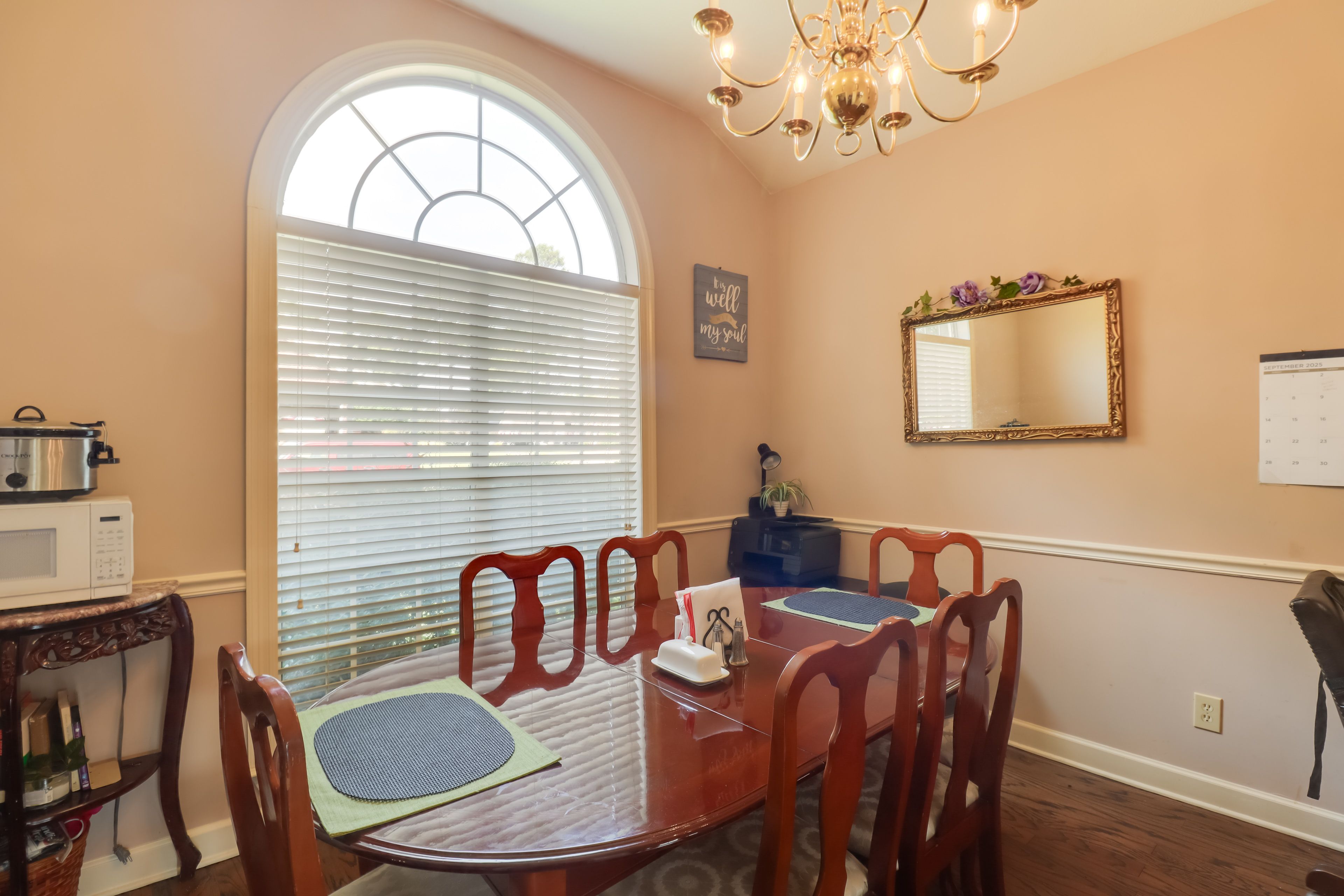 Dining Area | Dishware/Flatware