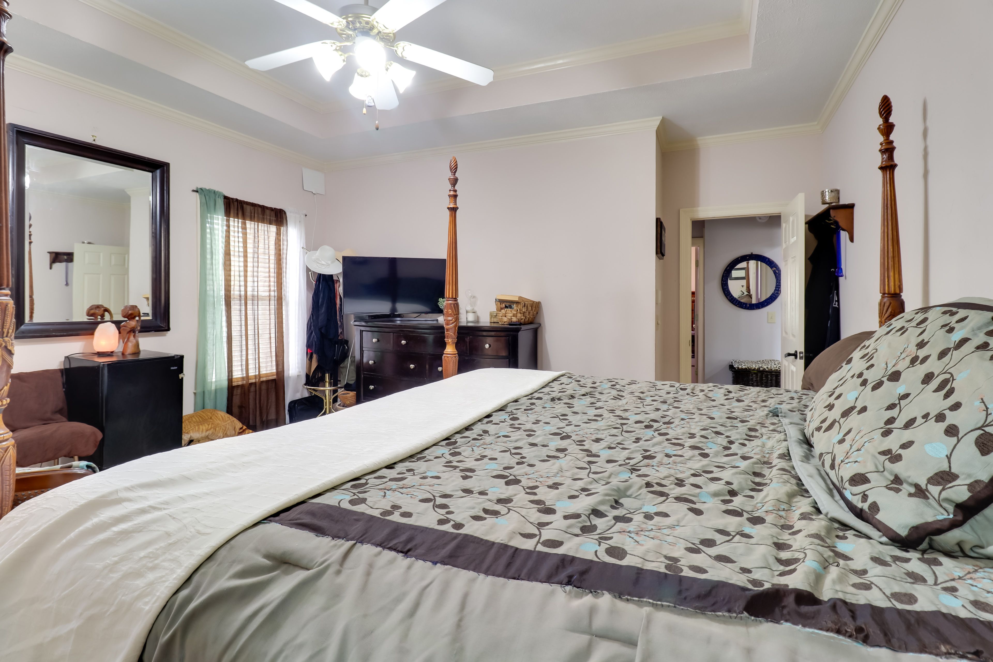 Bedroom 1 | King Bed