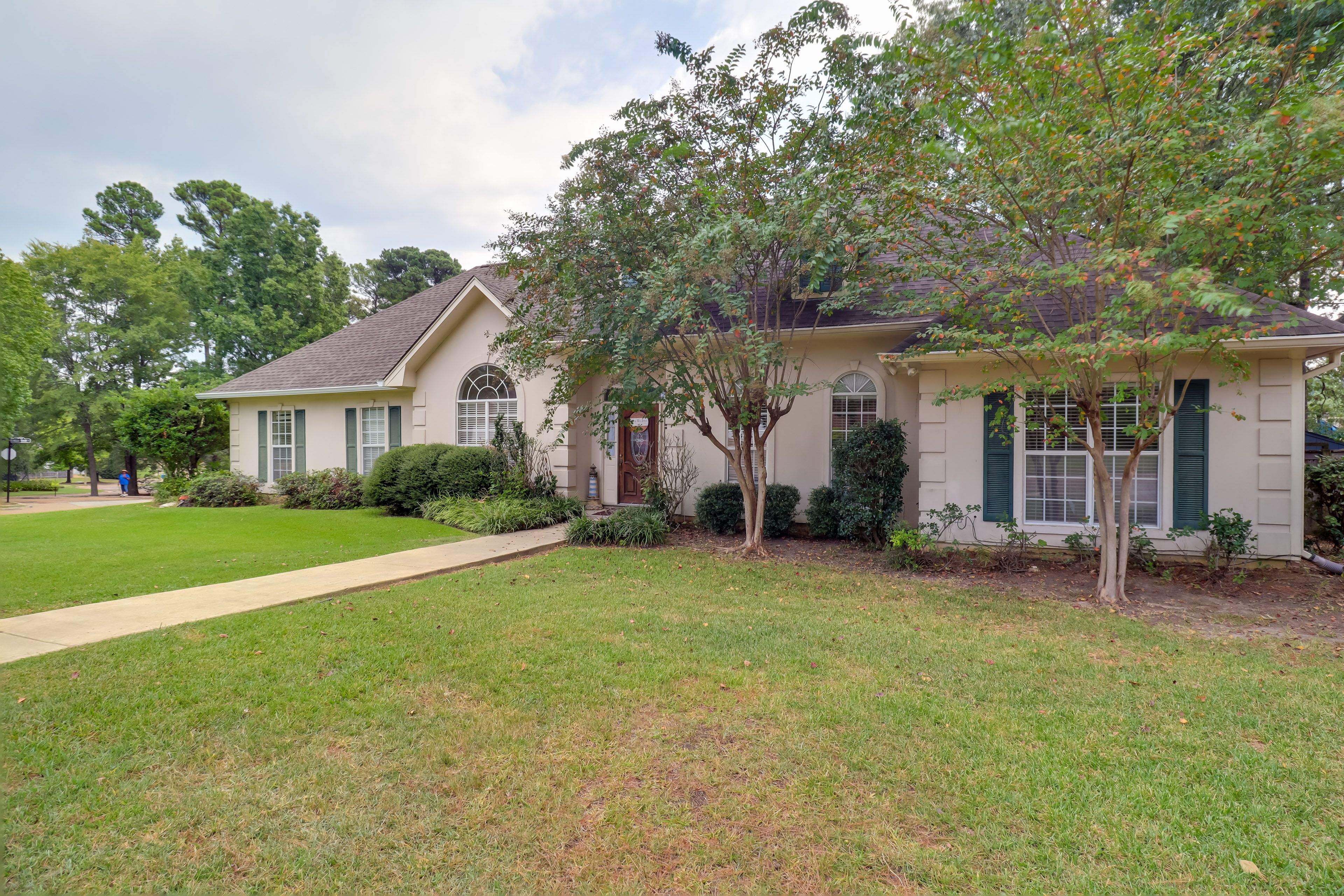 Ridgeland Vacation Rental | 3BR | 2BA | 2,168 Sq Ft | Half Step Required