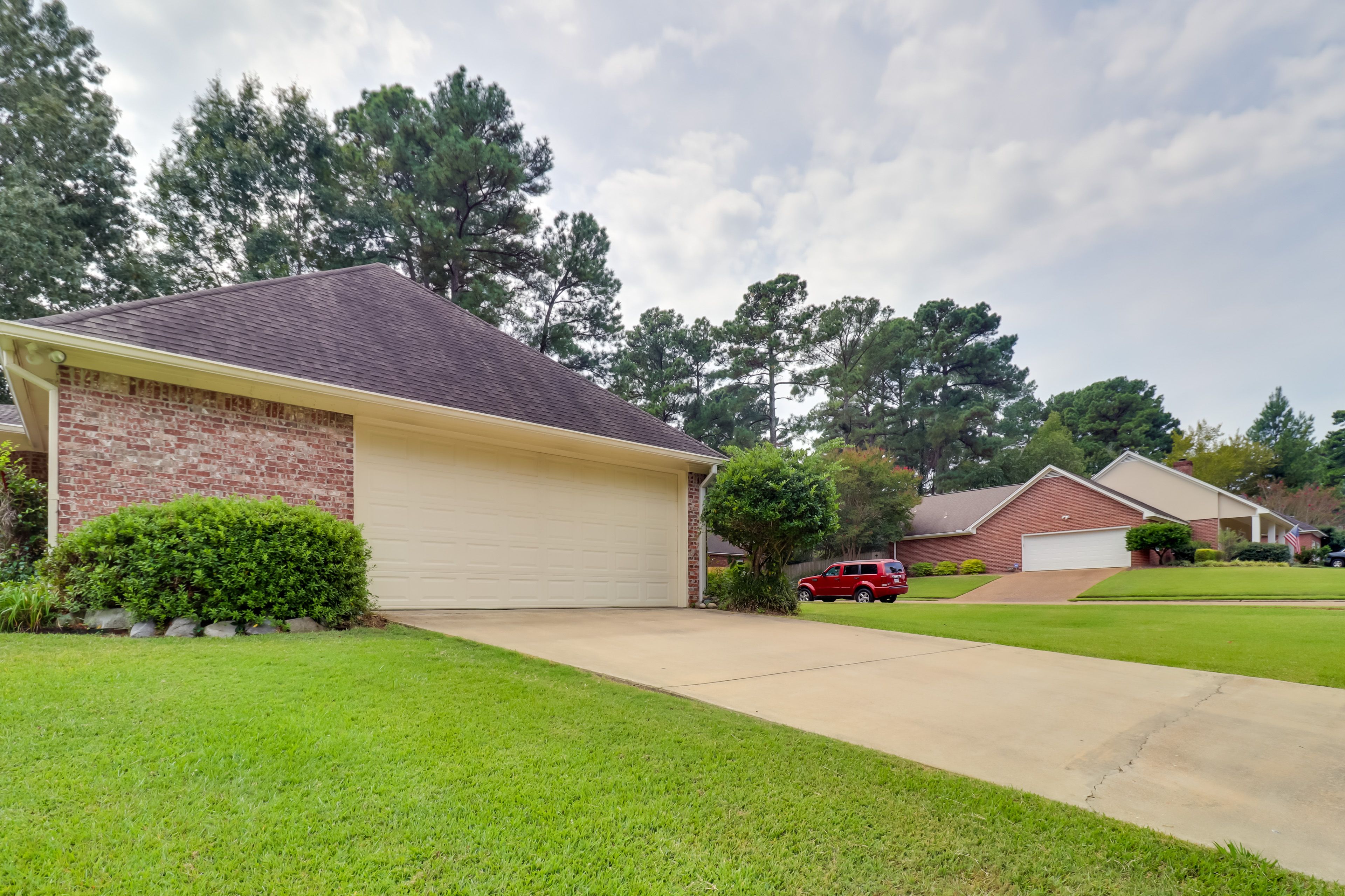 Parking | Garage (2 Vehicles) | Driveway (2 Vehicles)
