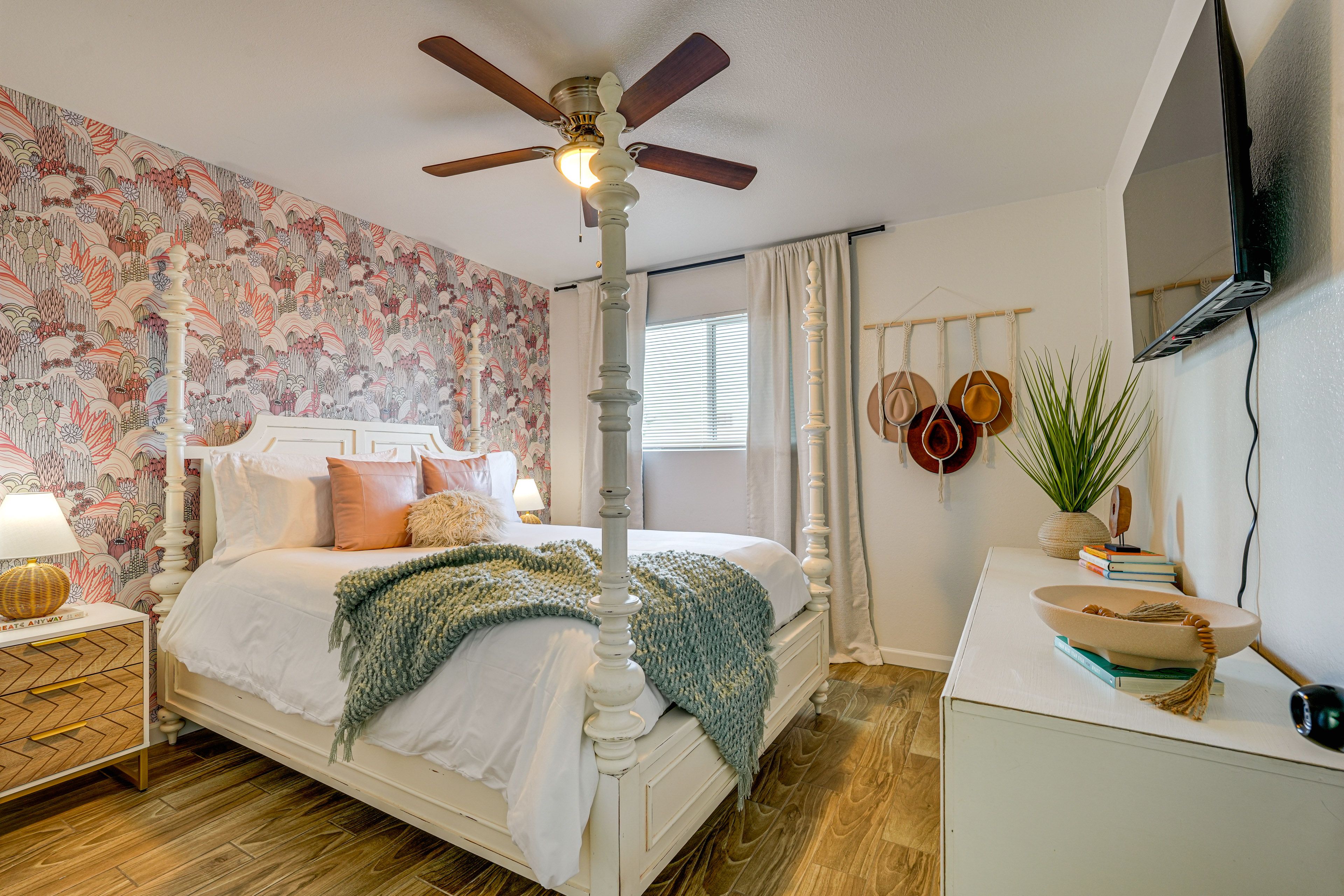 Bedroom 2 | Queen Bed