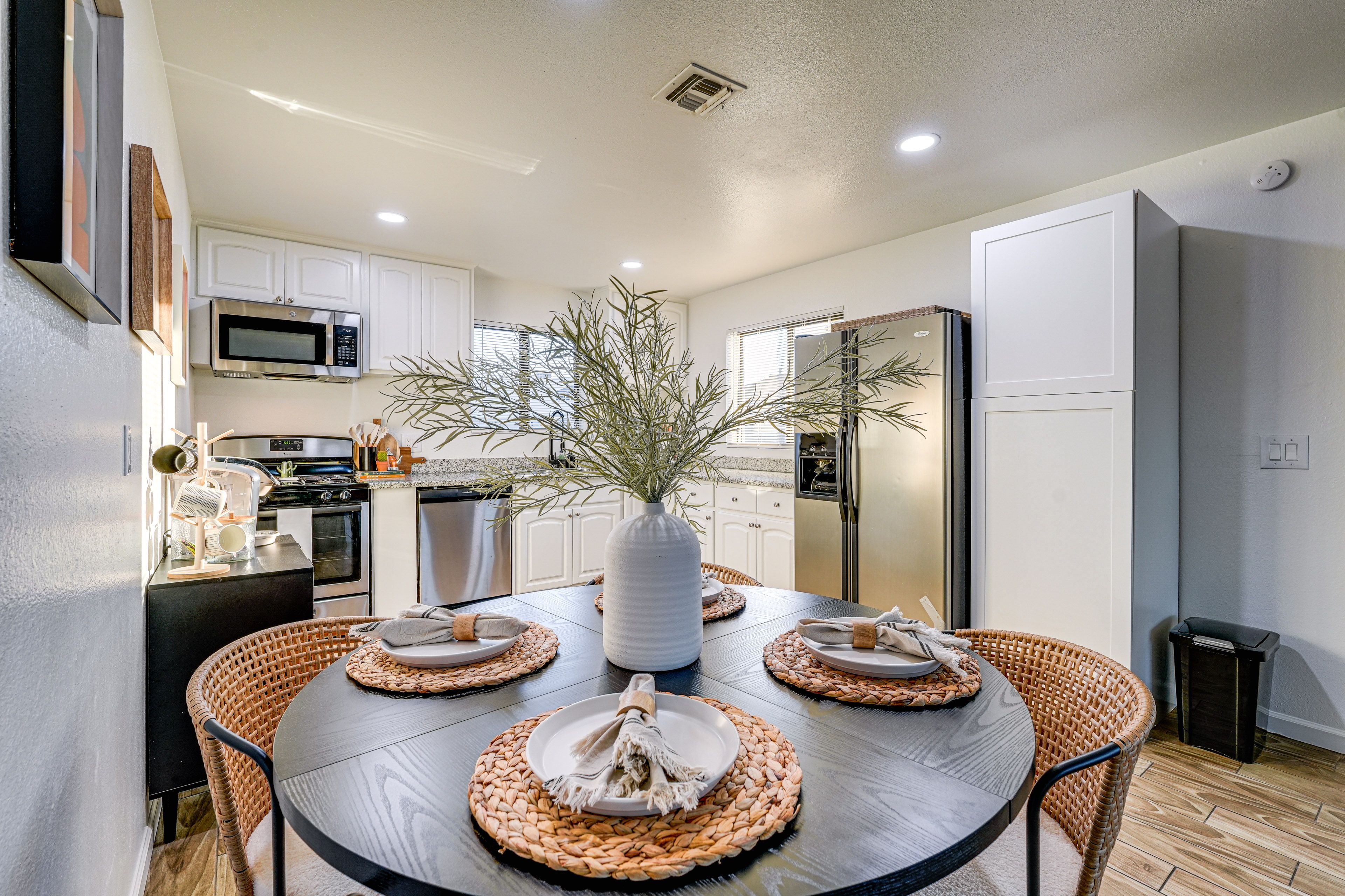 Kitchen | Dining Table | Free WiFi