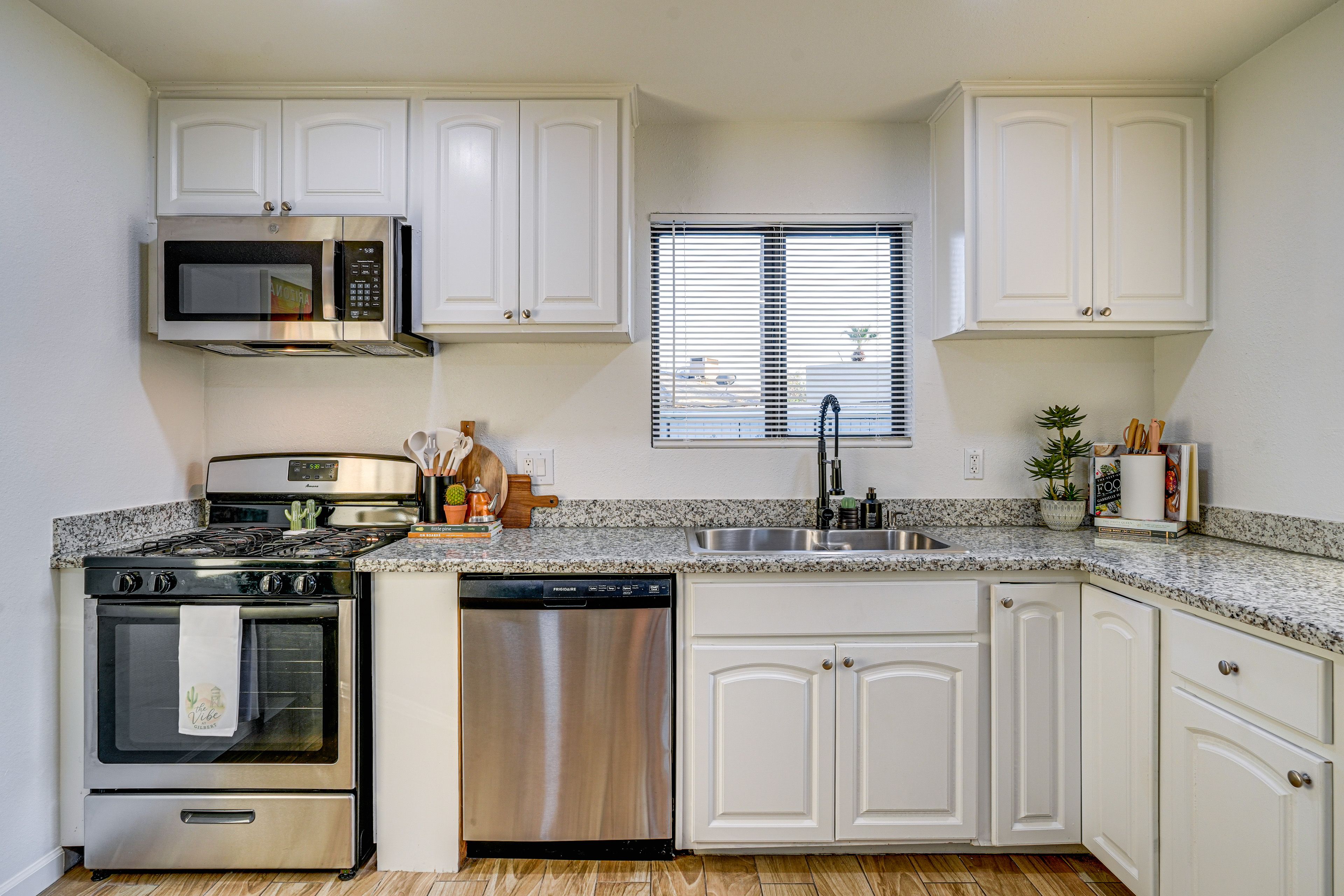 Kitchen | Refrigerator | Coffee Bar | Air Fryer