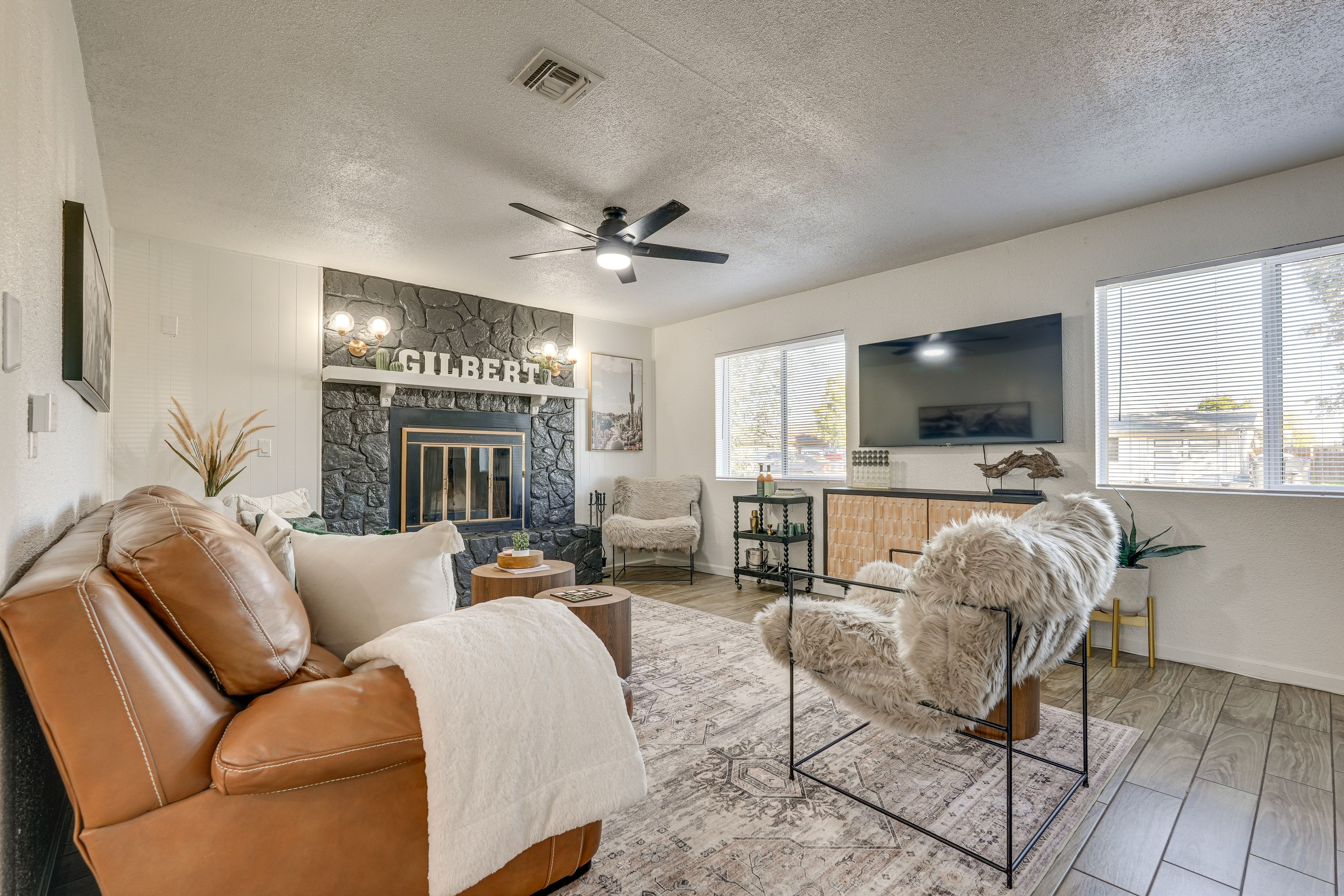 Living Room | Wood-Burning Fireplace | Central Air Conditioning/Heat