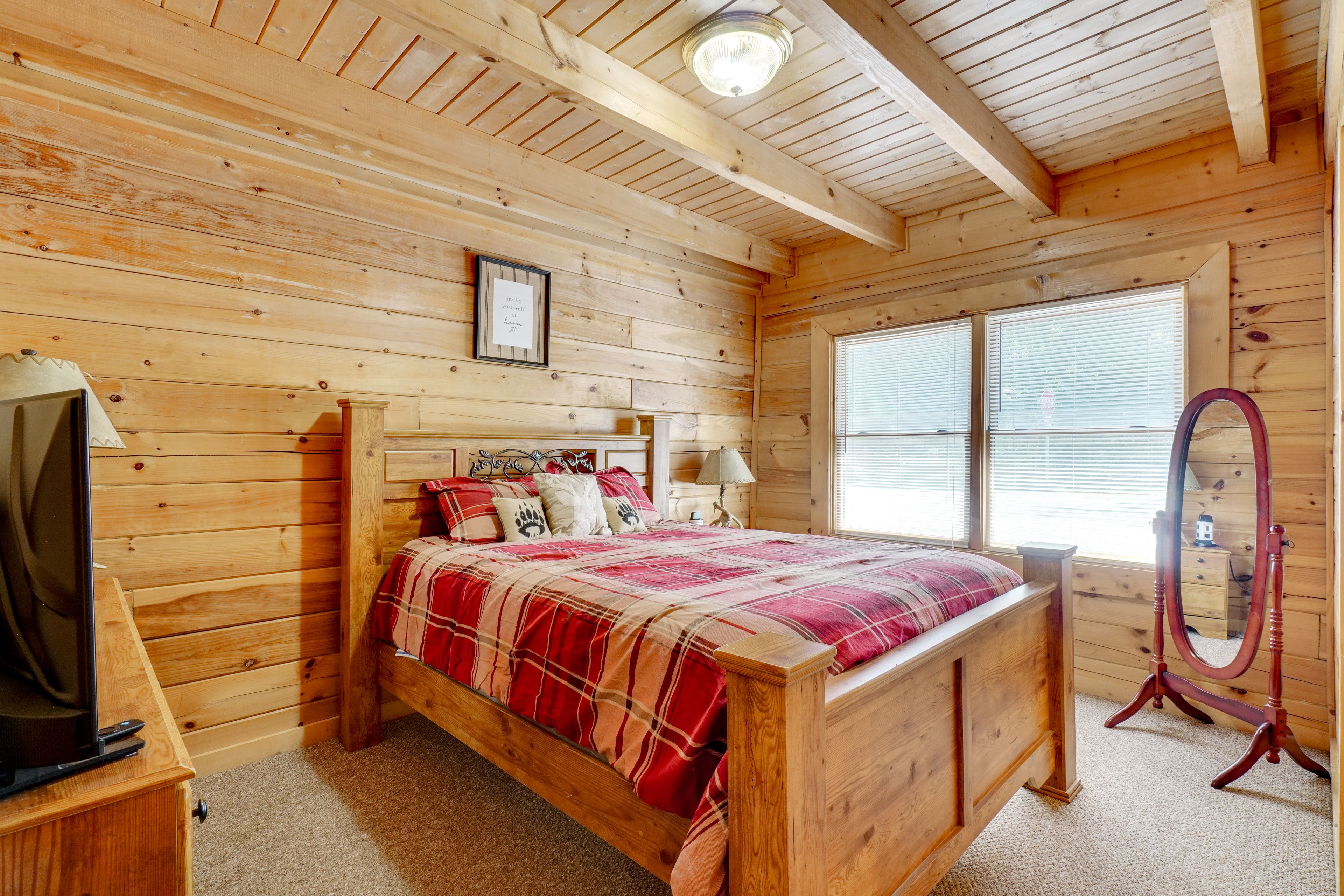 Bedroom 2 | Queen Bed | 1st Floor