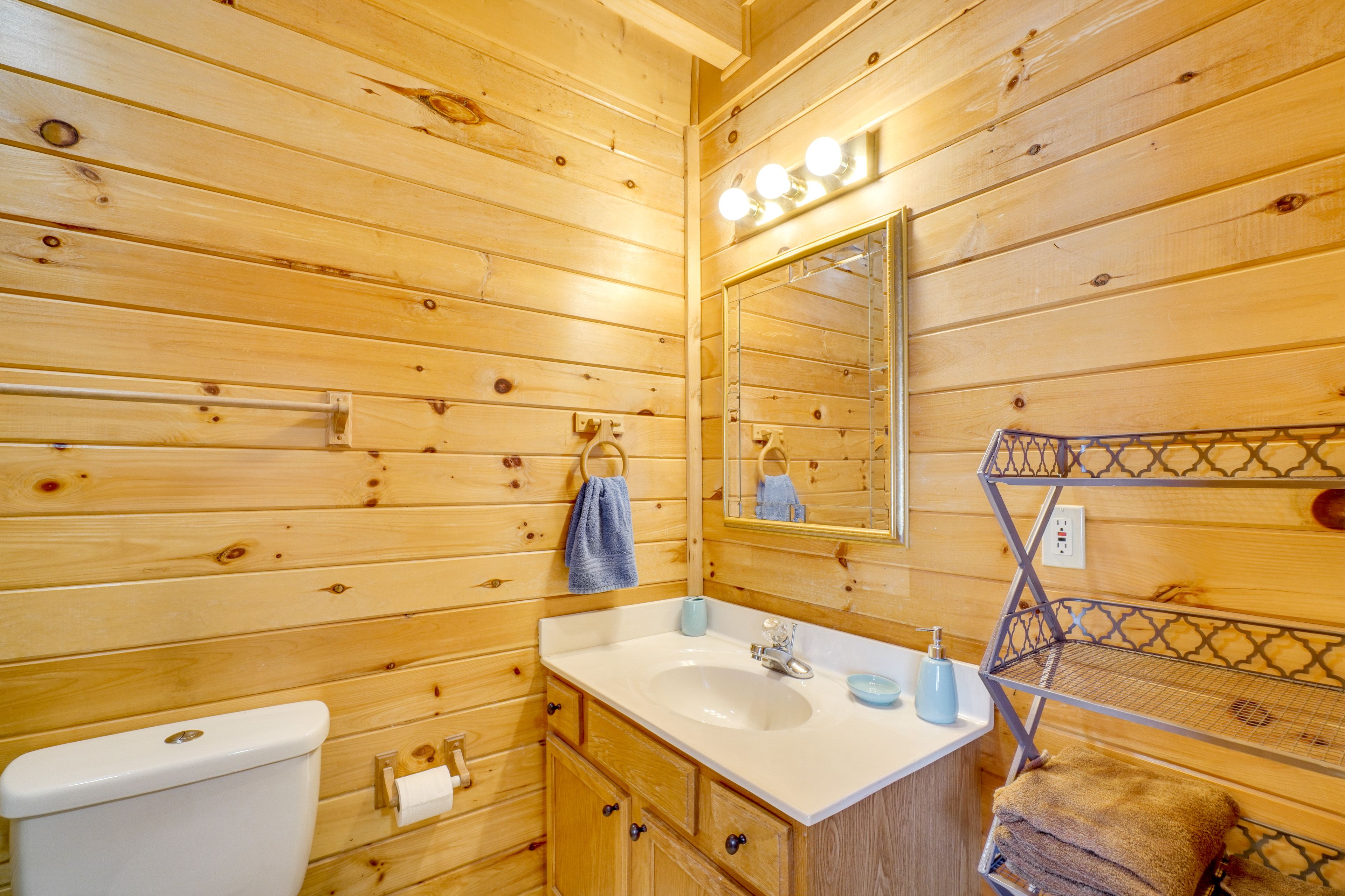 Full Bathroom | 1st Floor
