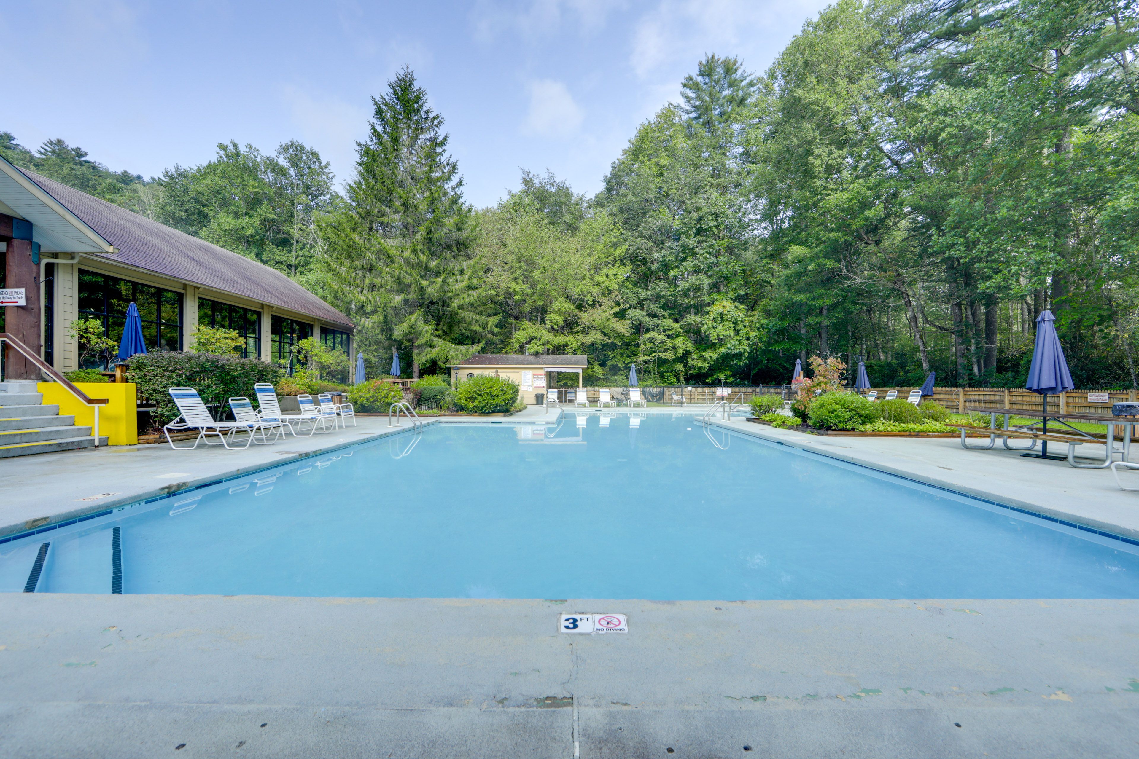 Sapphire Valley Resort | Outdoor Pool | Mini Golf | Playground