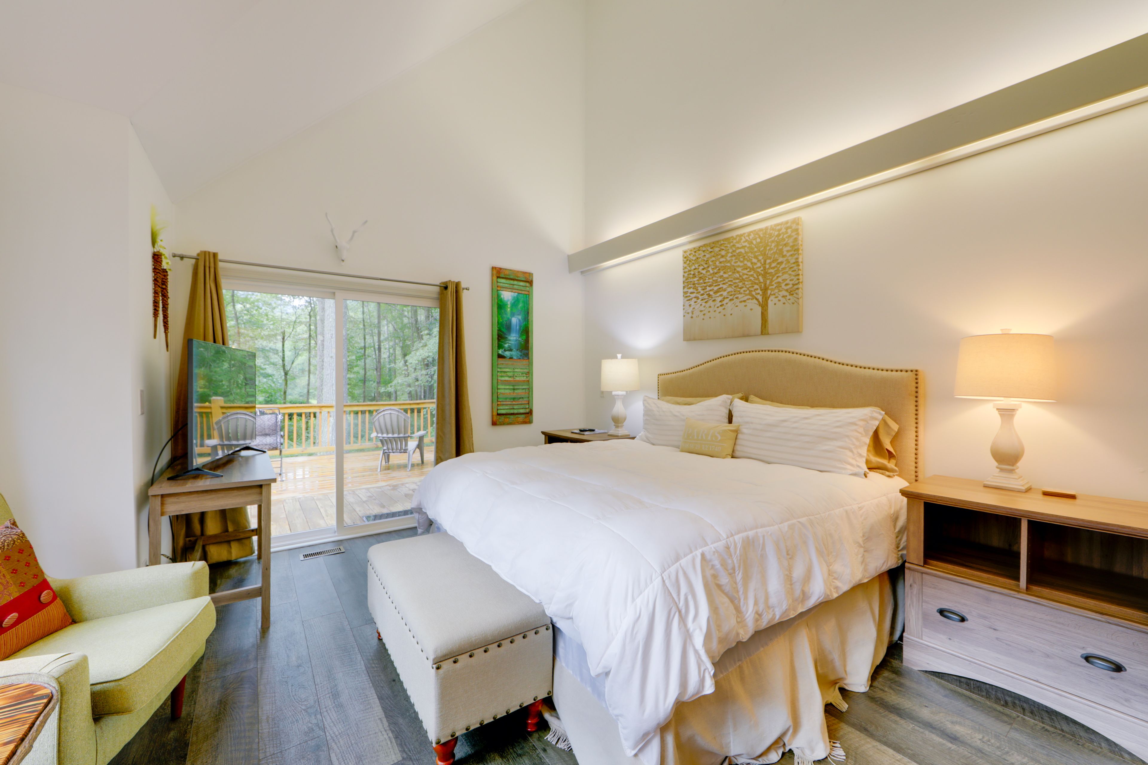 Bedroom | King Bed