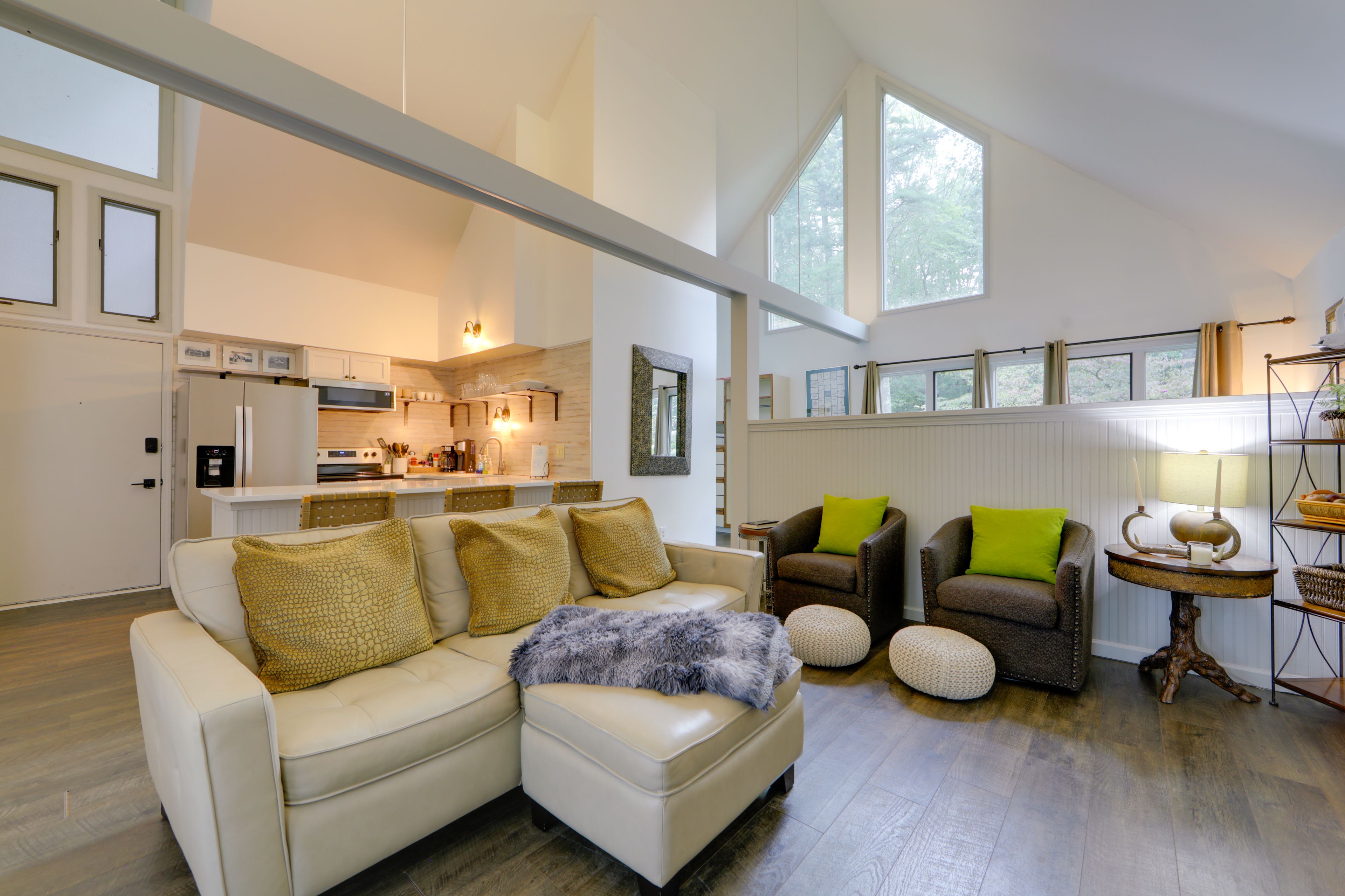 Sapphire Vacation Rental | 1BR | 1BA | 1,250 Sq Ft | 3 Steps to Enter