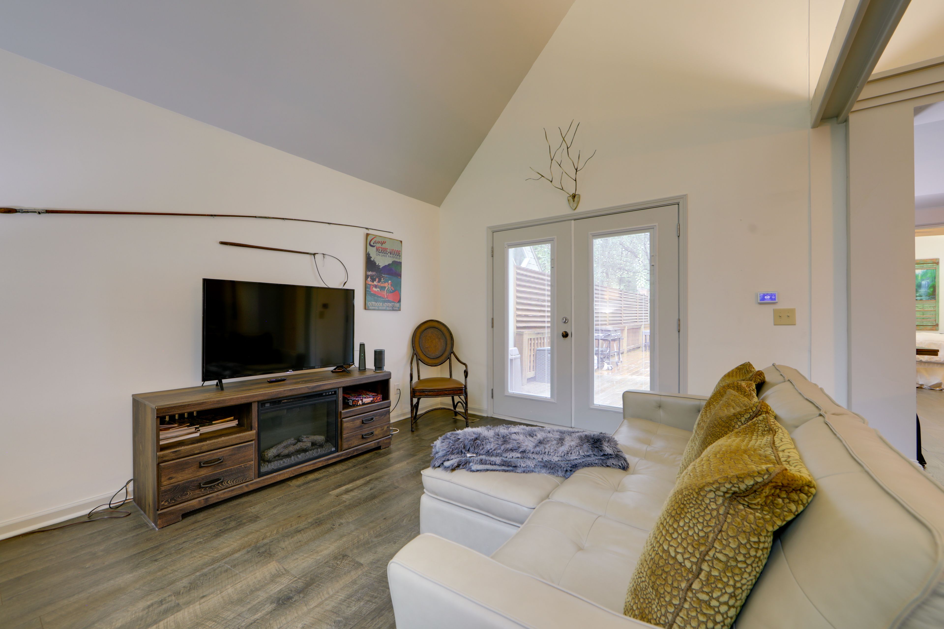 Living Room | Free WiFi | Smart TV