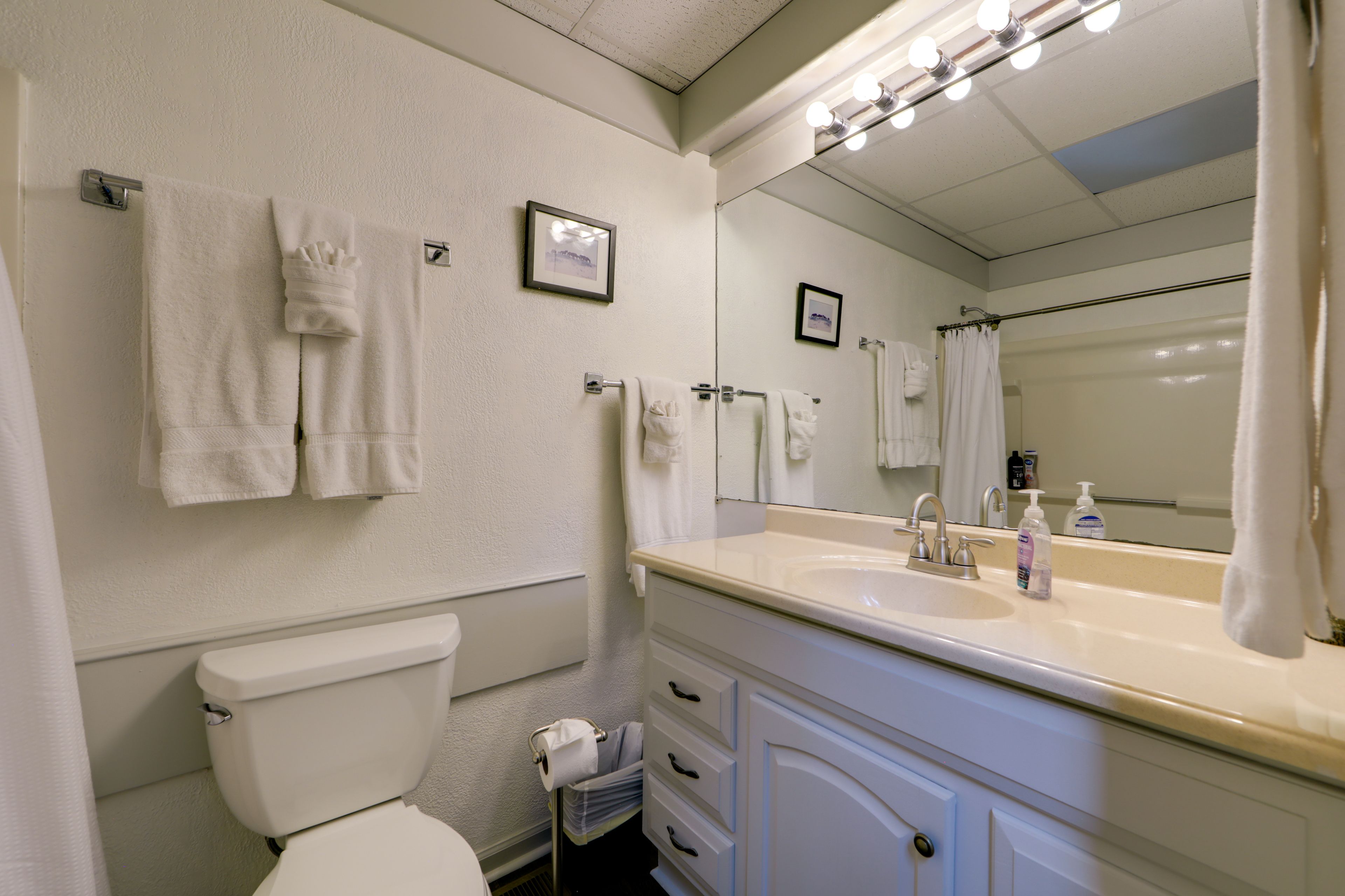 Full Bathroom | Washer & Dryer