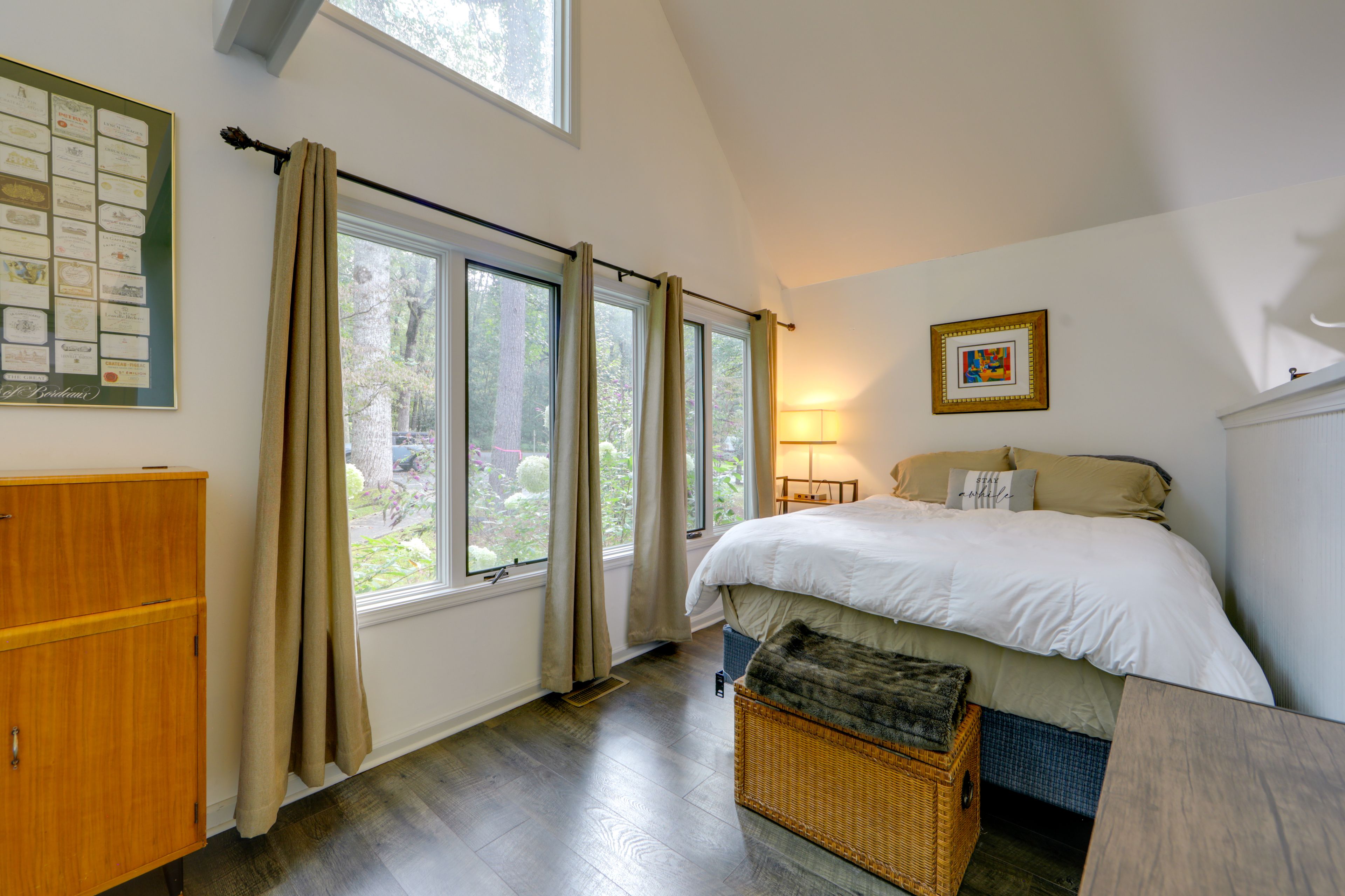Sleeping Nook | Queen Bed