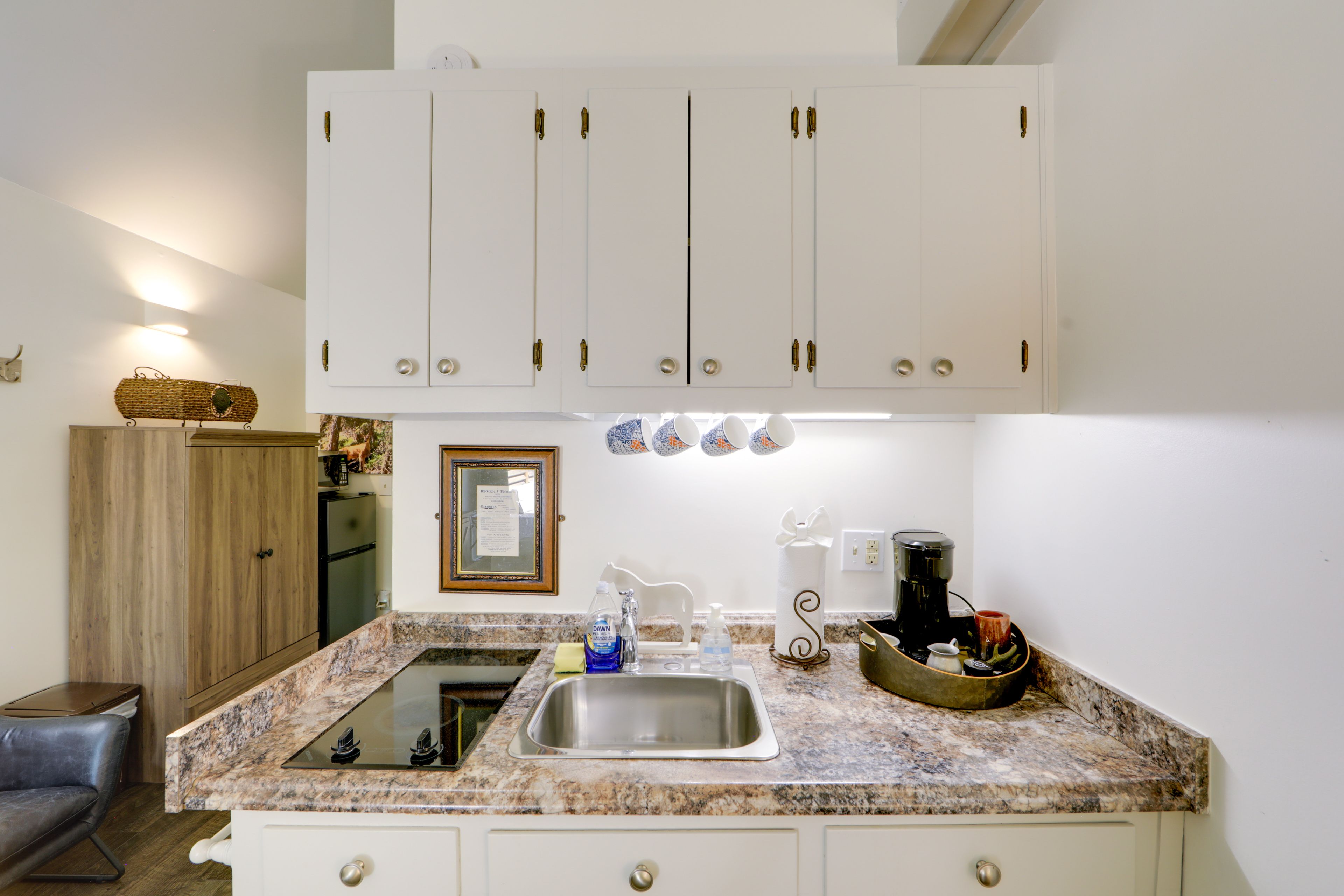Kitchenette | 2-Burner Stovetop | Pod Coffee Maker | Fridge