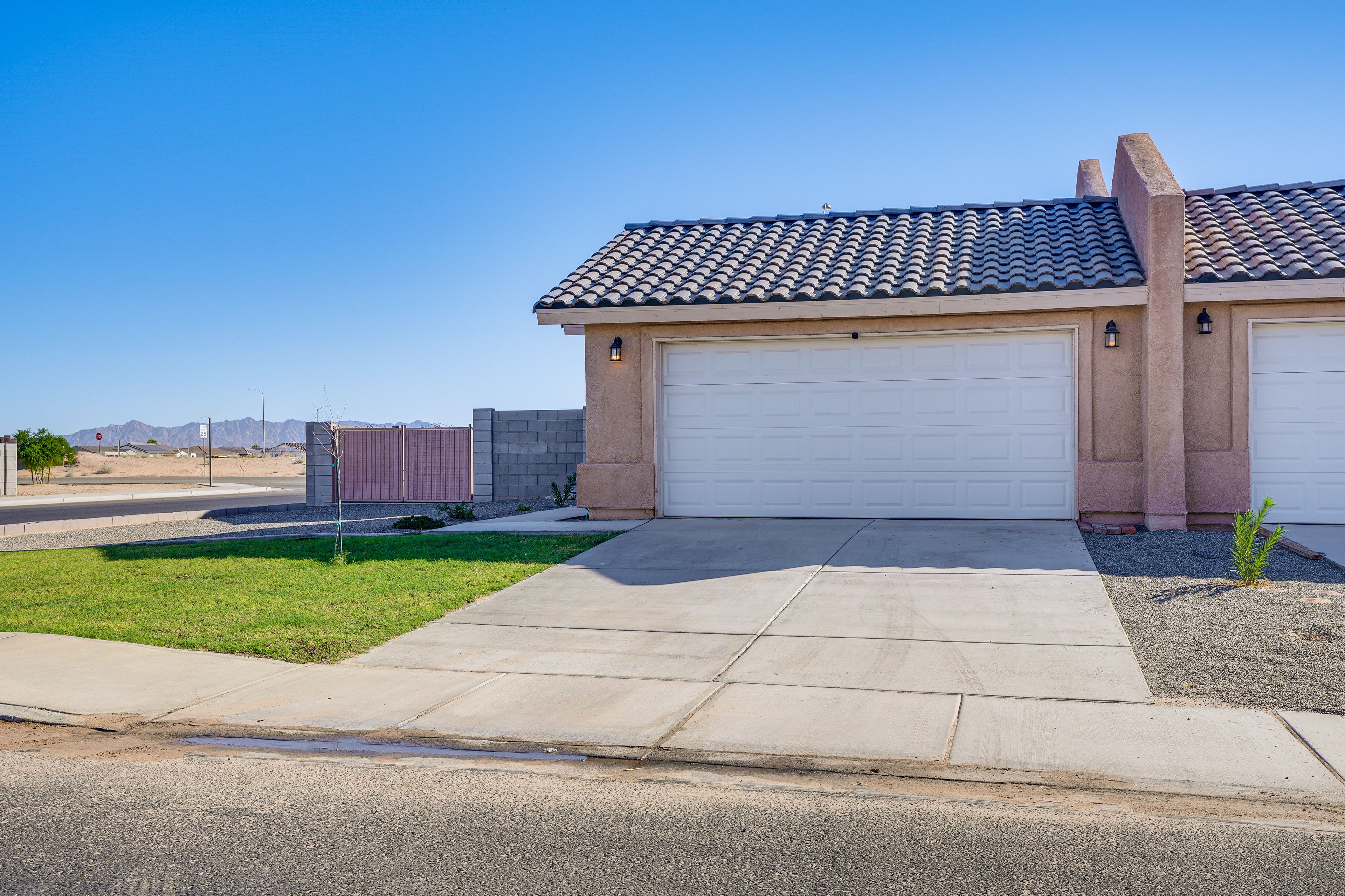 Parking | Driveway (2 Vehicles)
