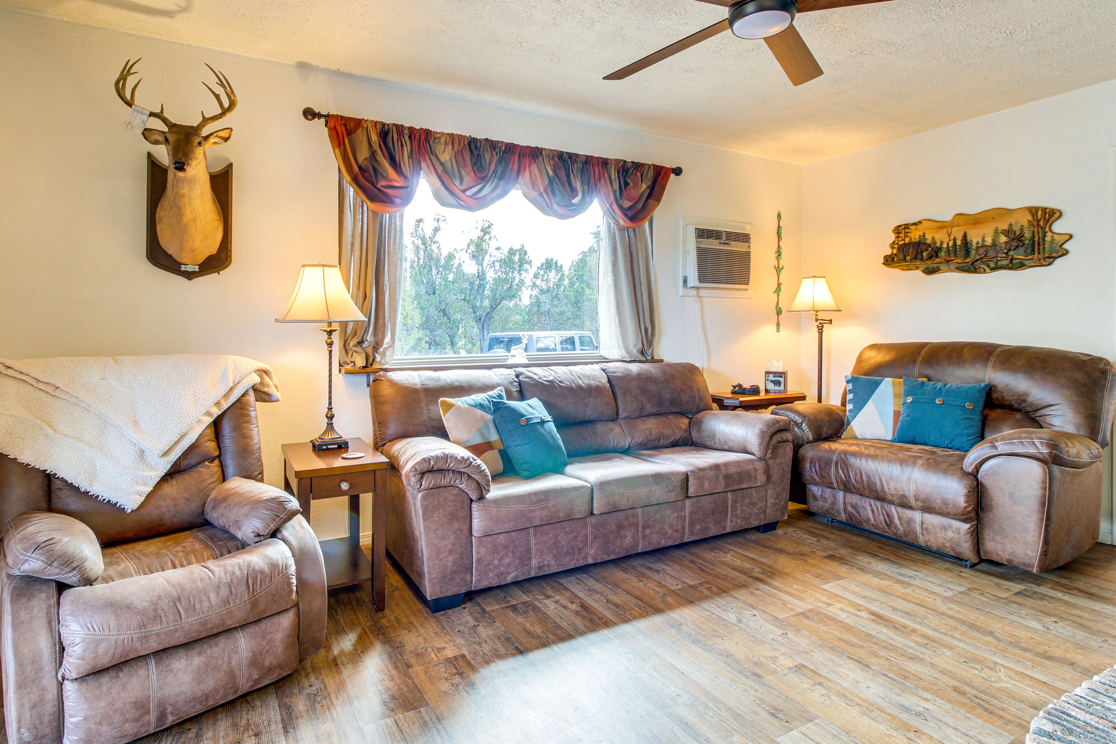 Living Room | Smart TV | Free WiFi | Board Games