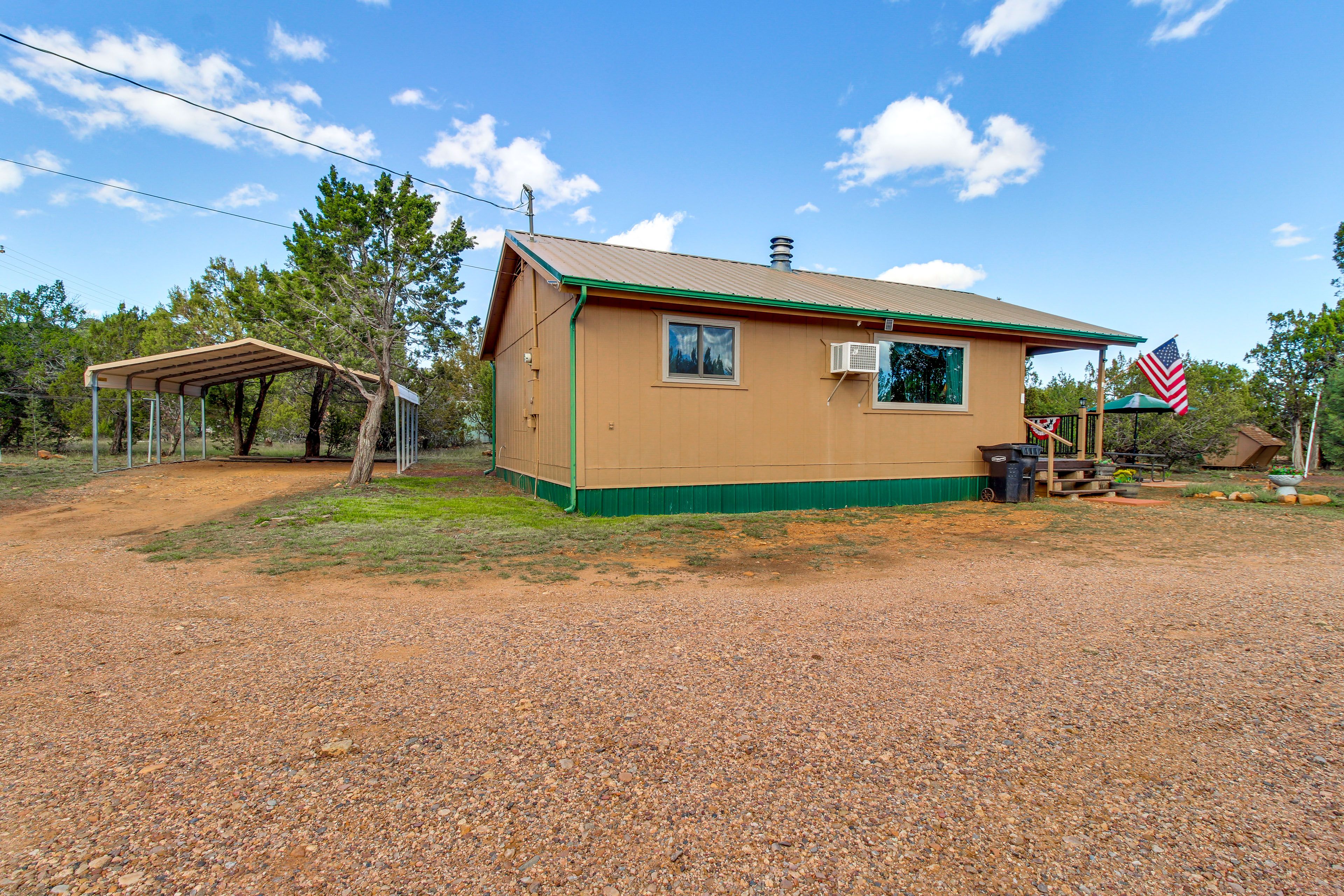 Parking | Carport & Driveway (2 Vehicles)