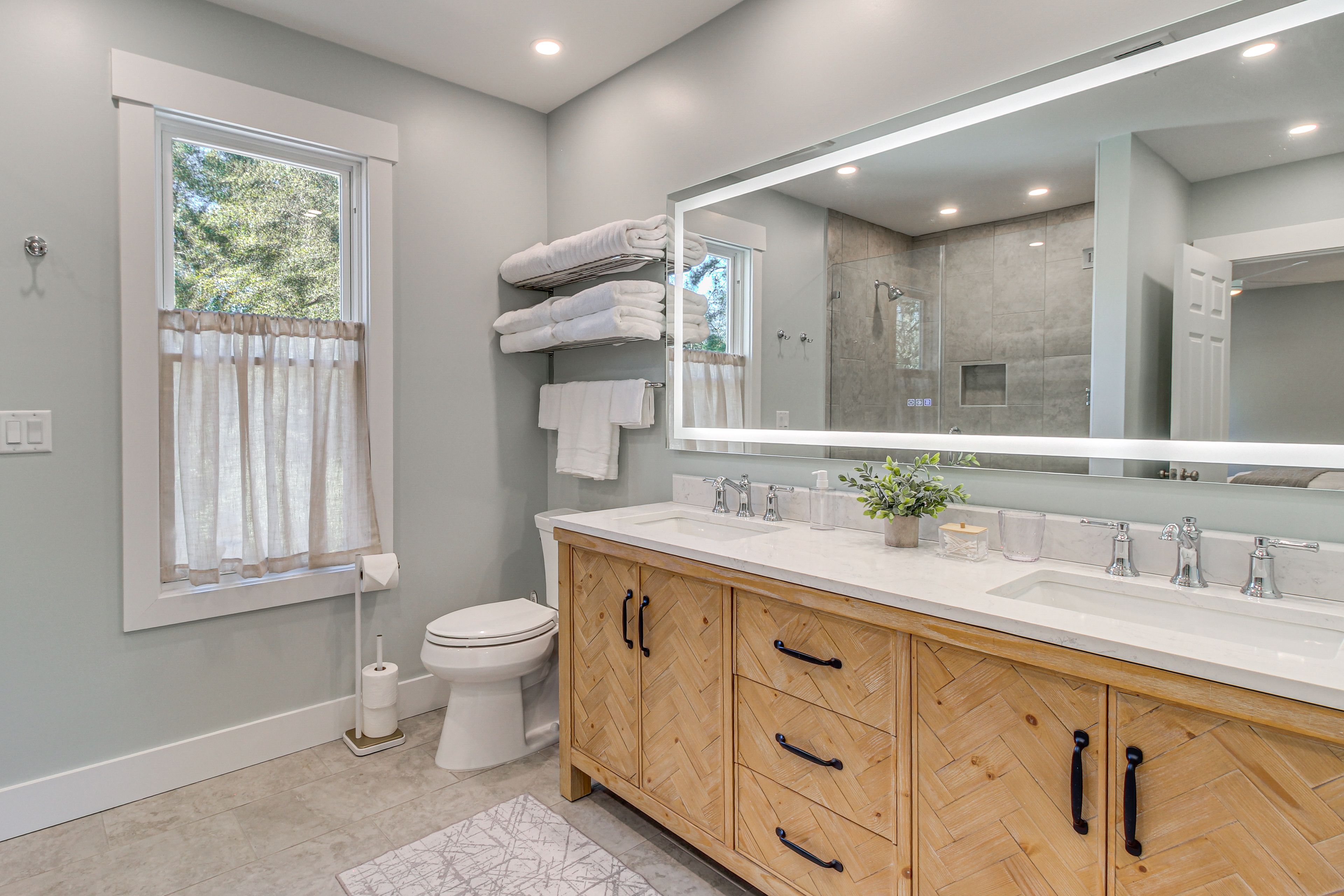 Full Bathroom | 2nd Floor