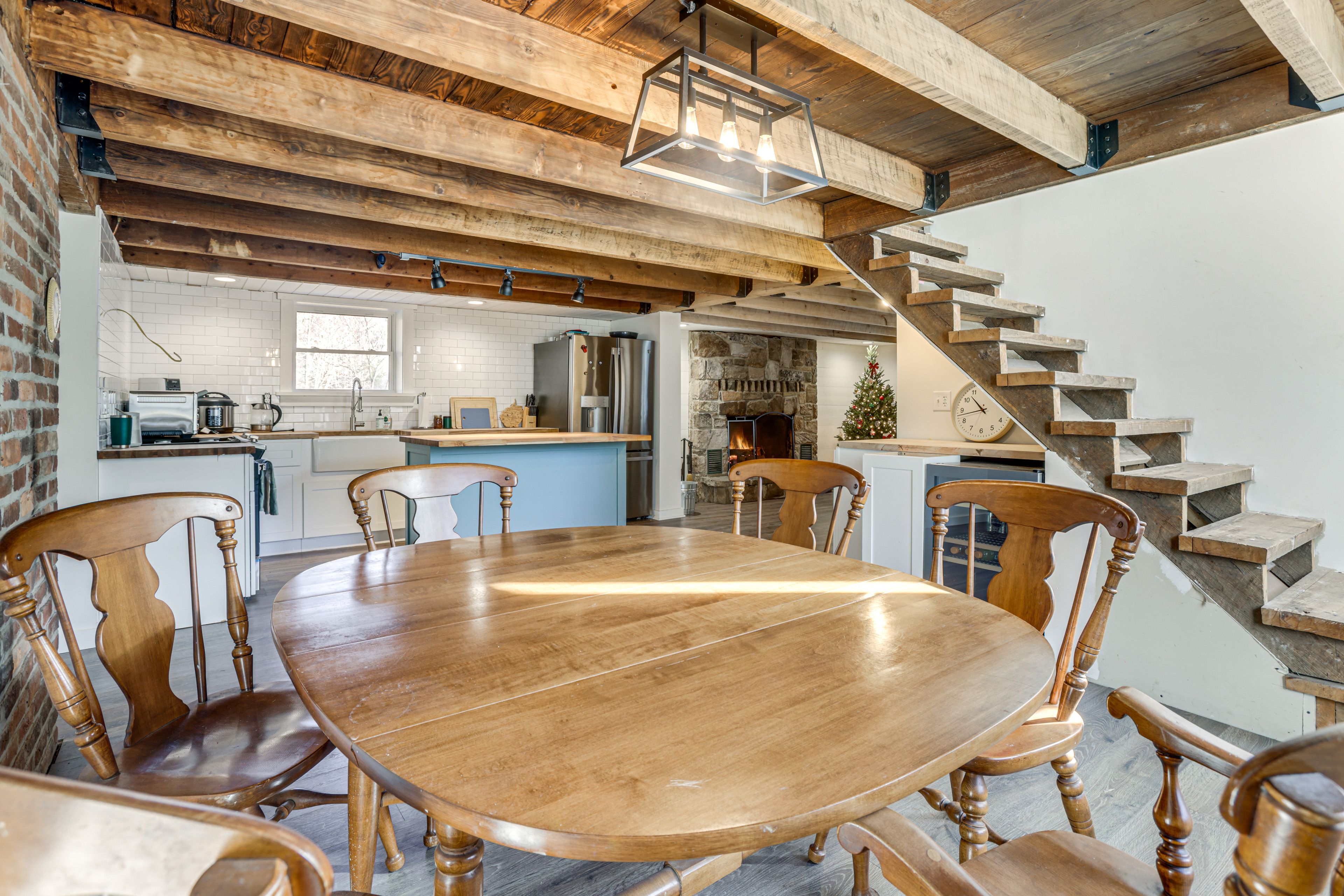 Dining Area | Dishware/Flatware Provided | Main Floor
