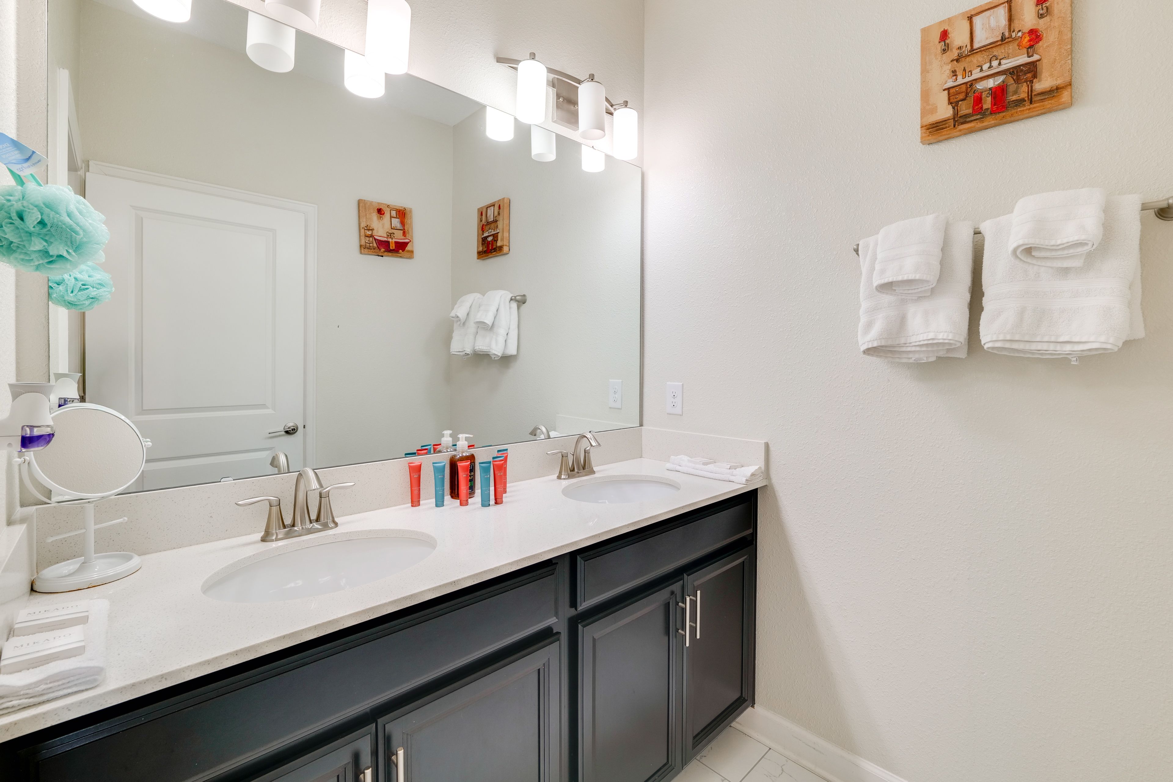 Full Bath | Towels | Hair Dryer | 1st Floor
