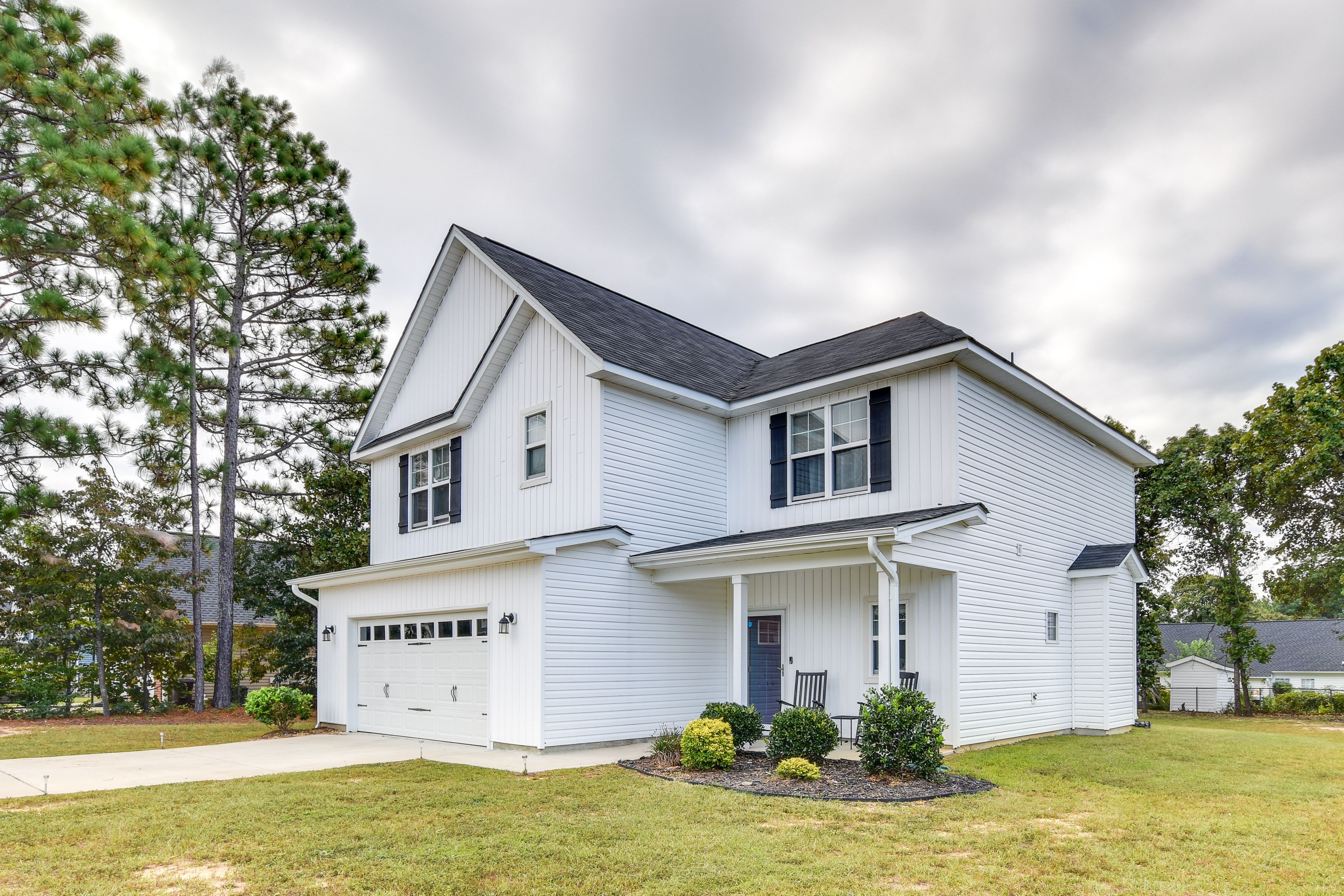 2-Story House | Self Check-In | 9 Mi to Carvers Creek State Park