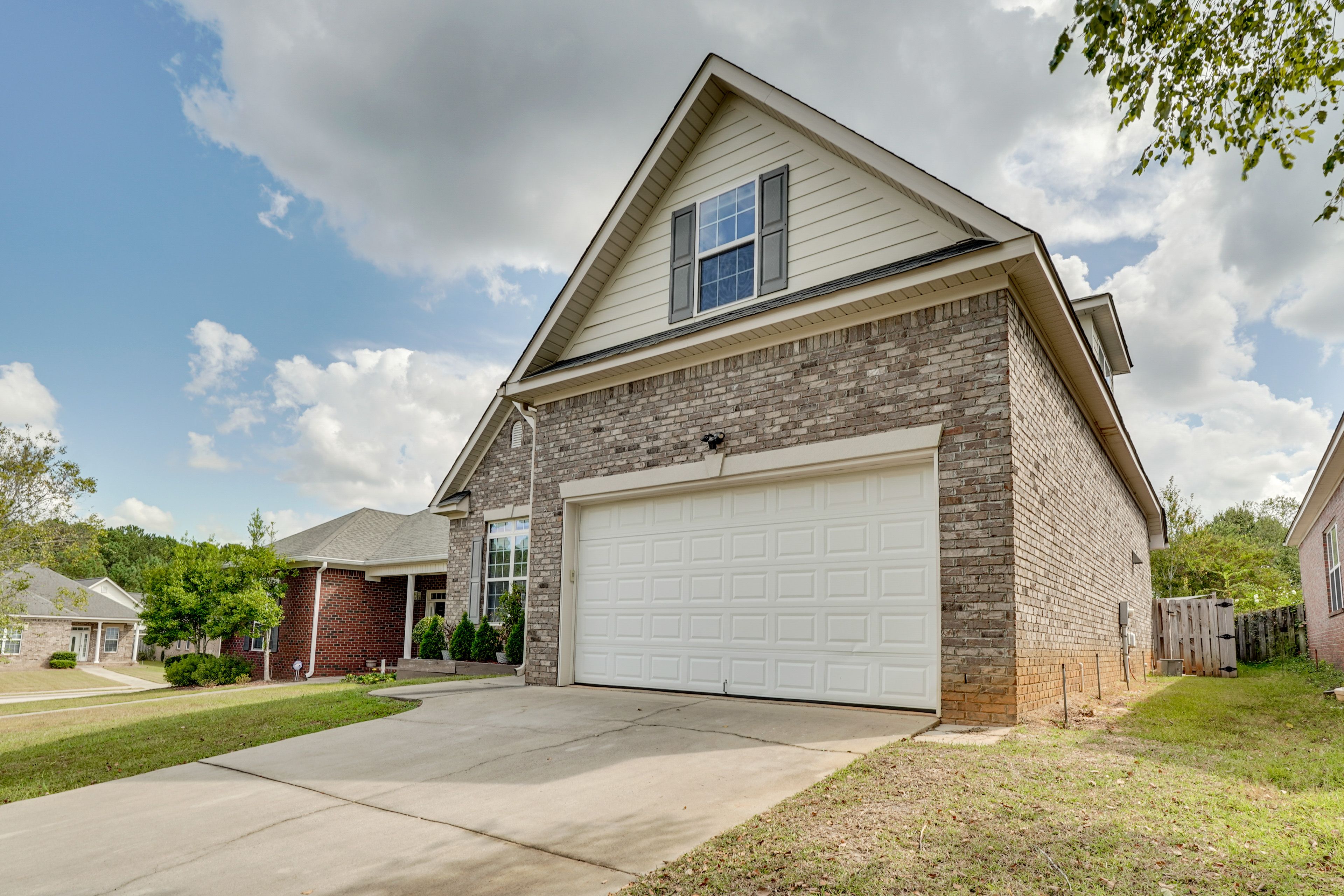 Parking | Driveway (4 Vehicles) | Street Parking