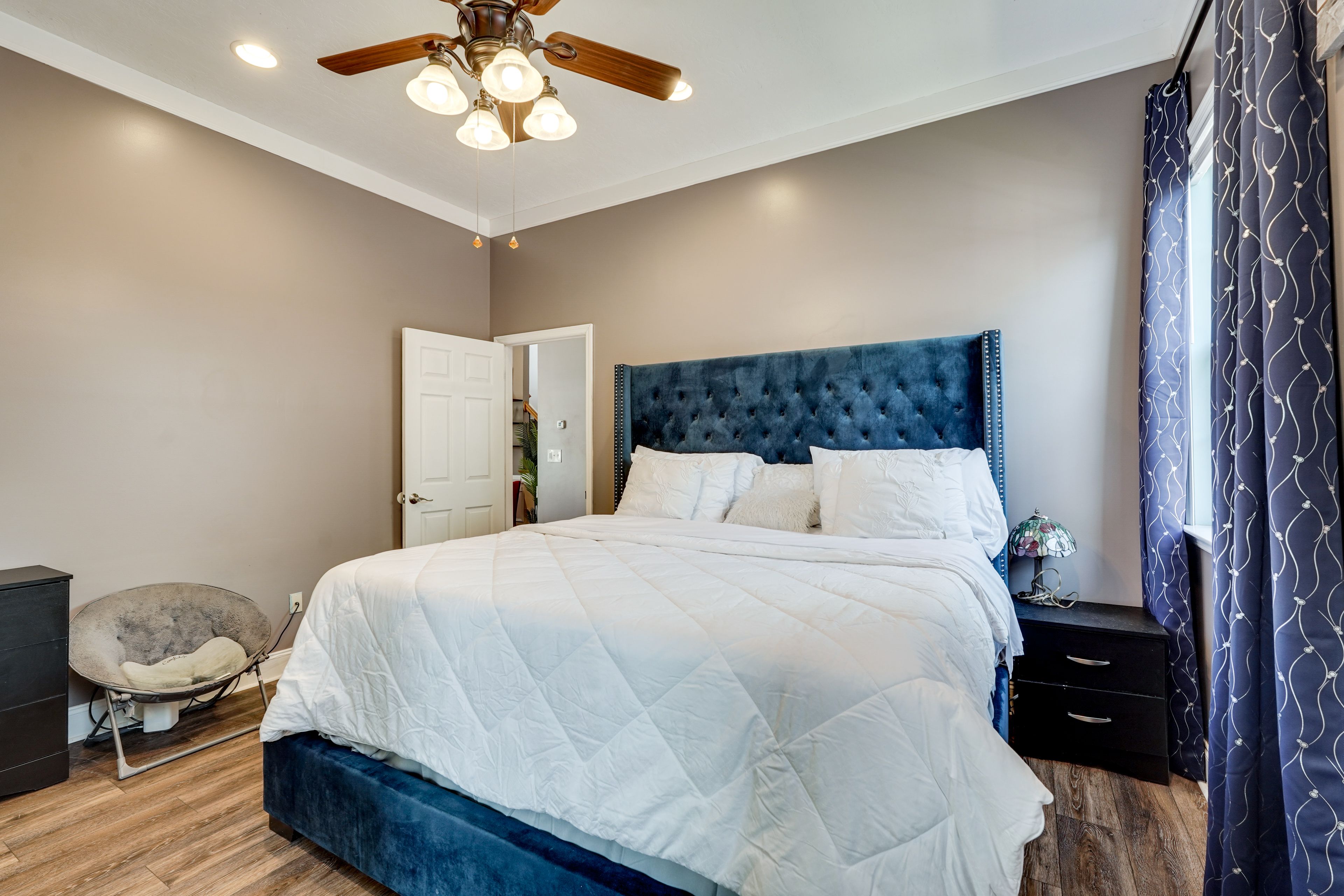 Bedroom 1 | 1st Floor | Queen Bed | Linens Provided