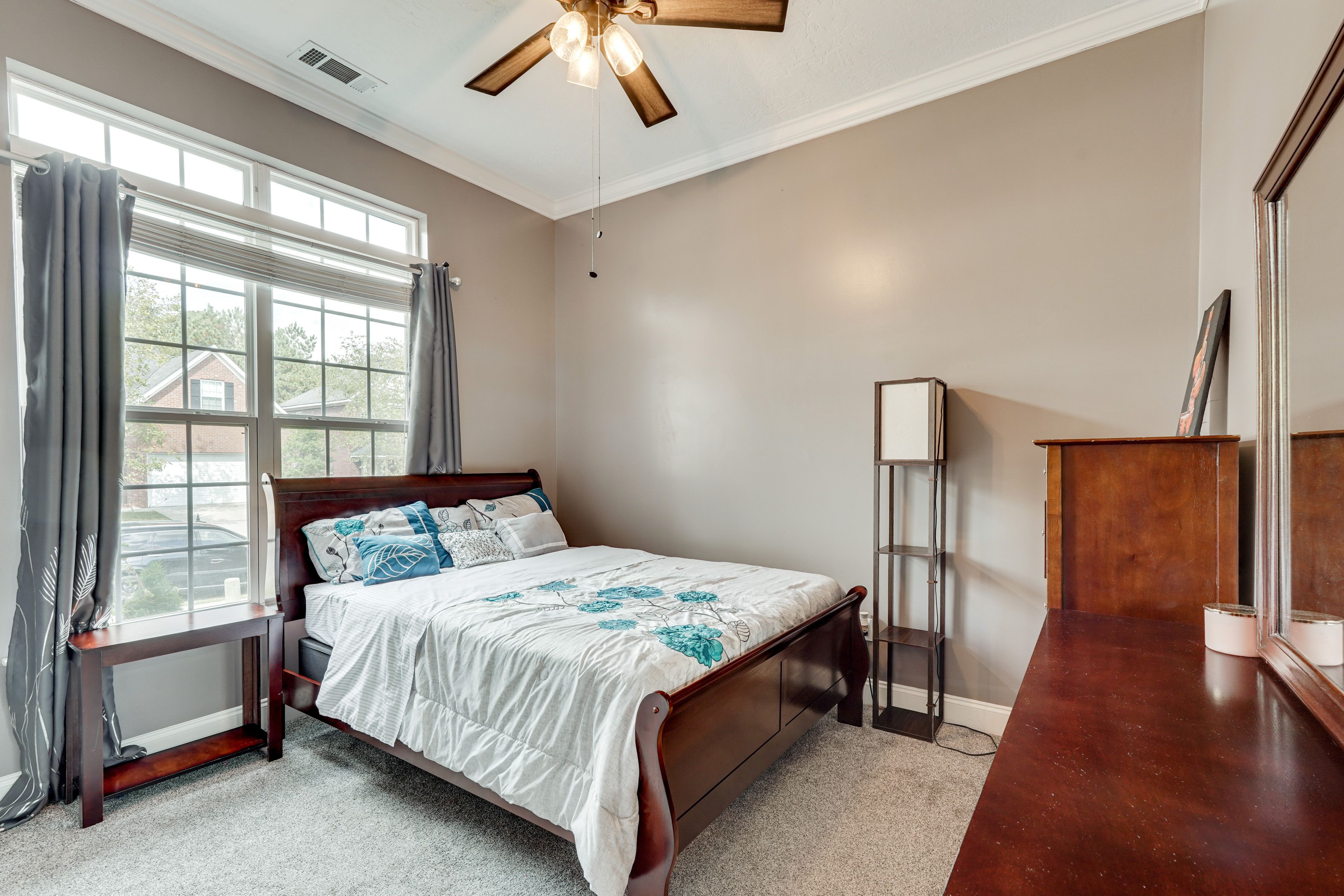 Bedroom 2 | 1st Floor | Queen Bed