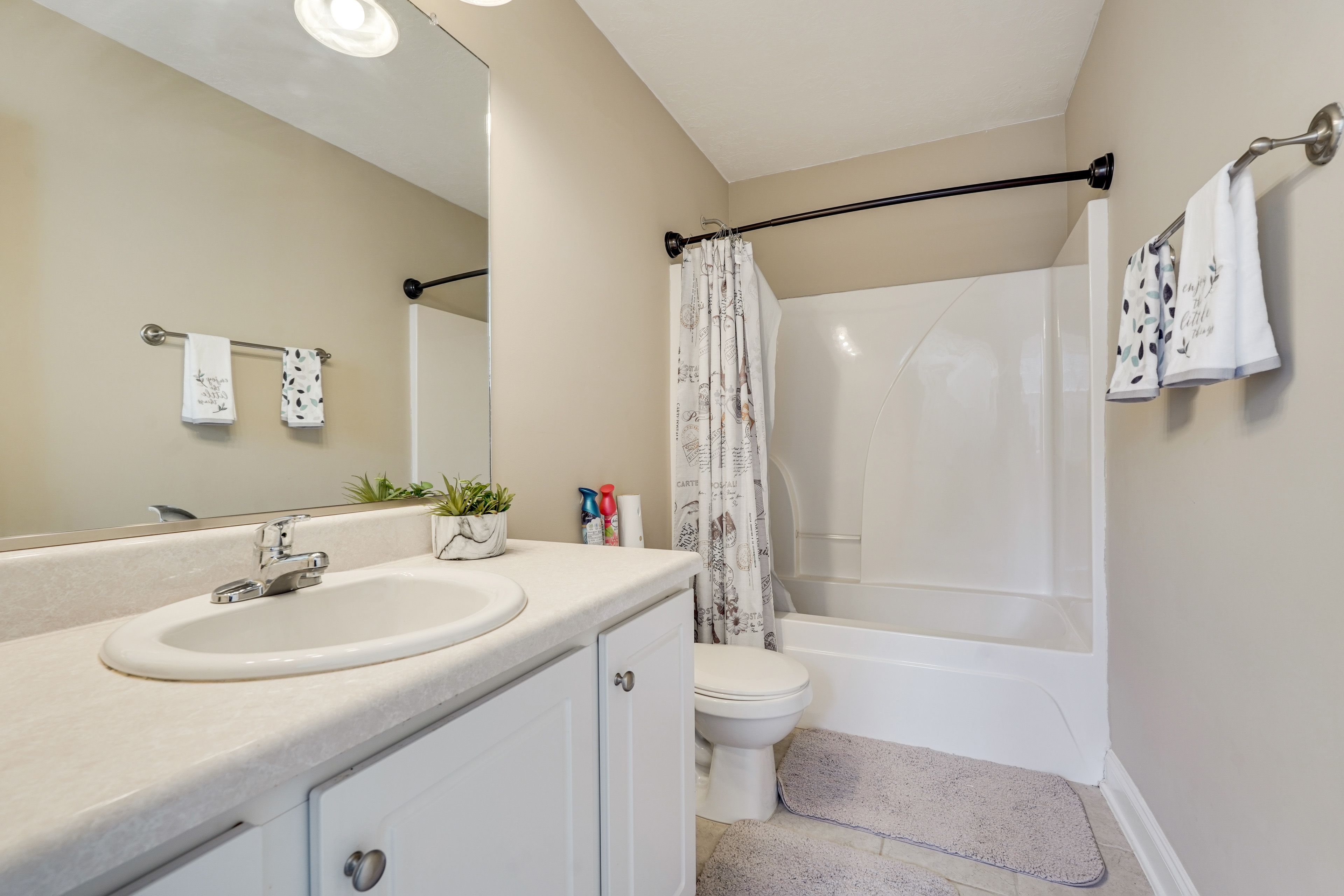 Full Bathroom | 2nd Floor