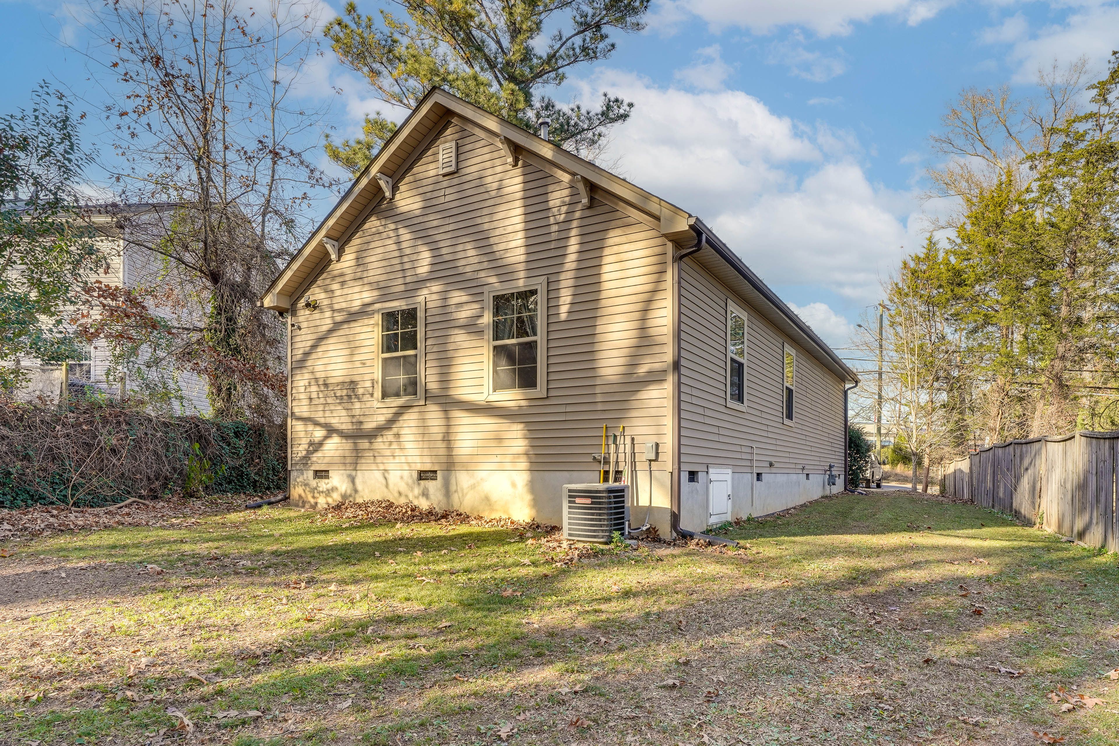 Exterior | Private Yard | Fire Pit | Trampoline