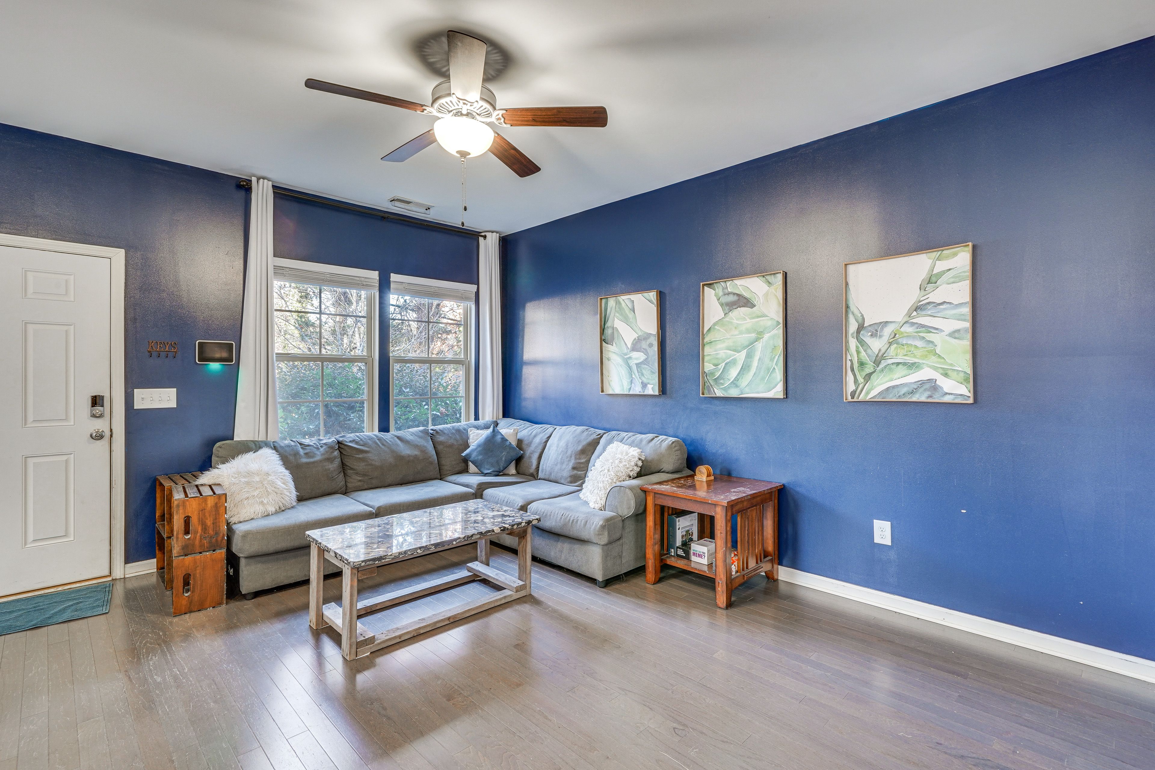 Living Room | Smart TV