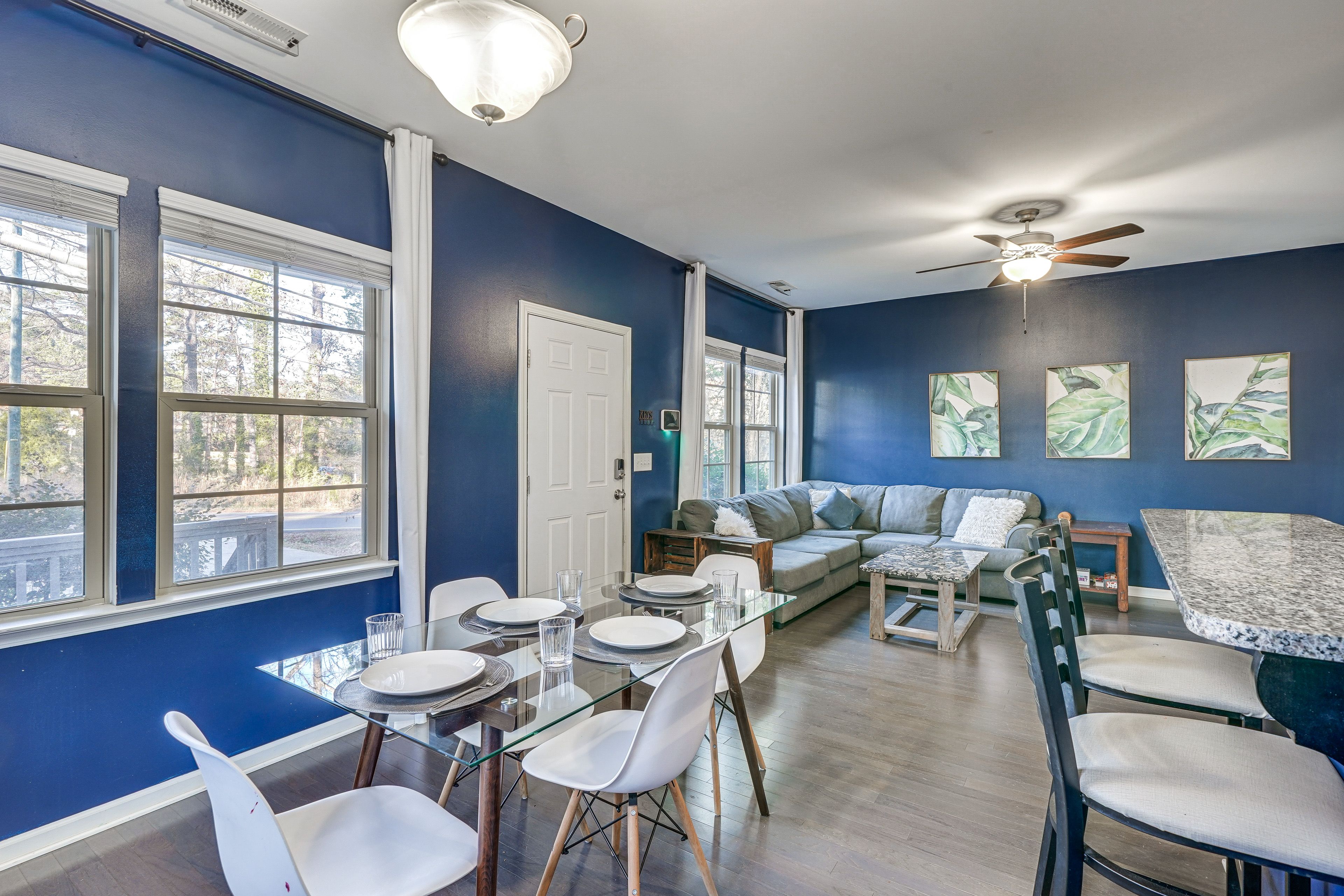 Dining Area | Dishes & Flatware Provided