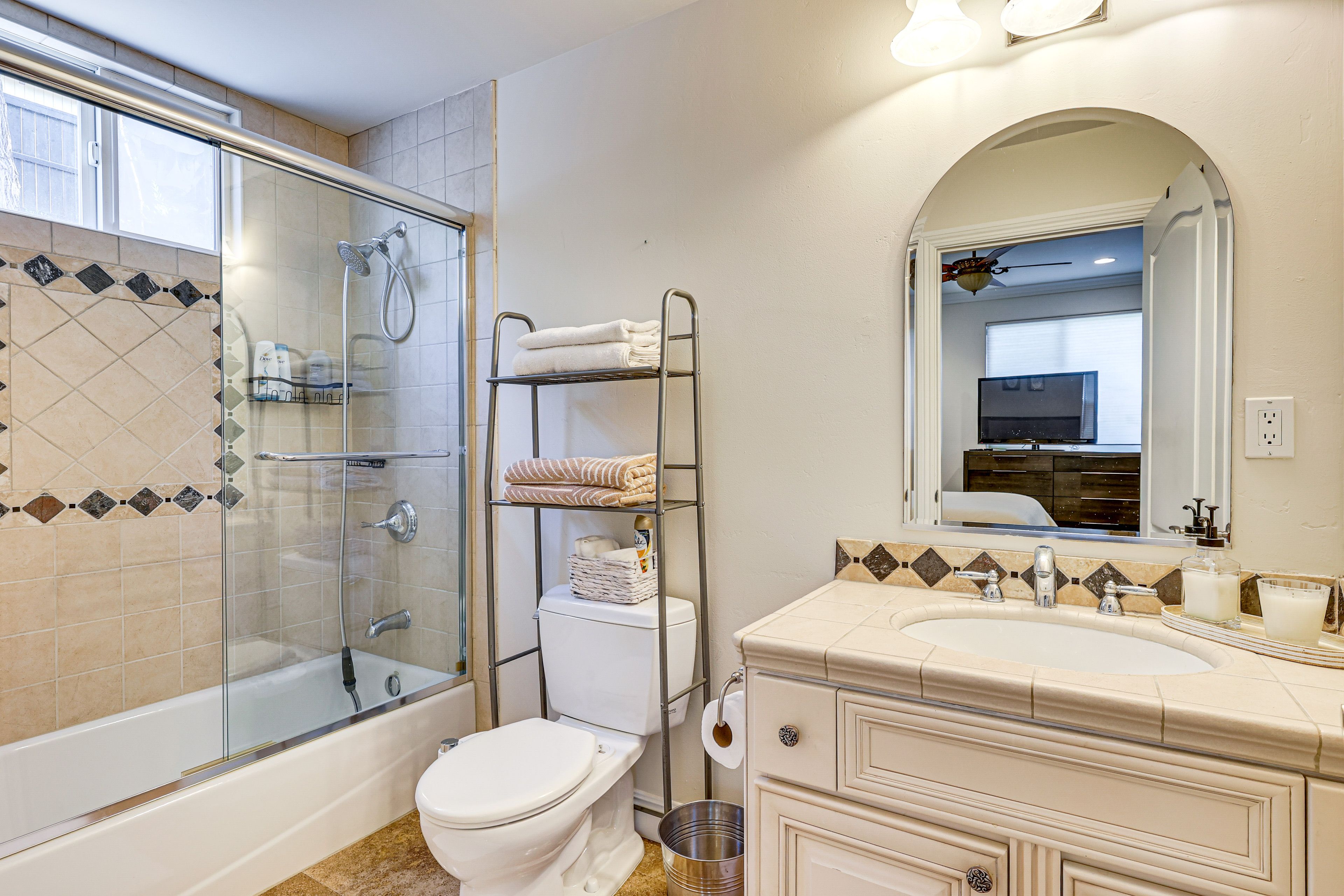 Full Bath | 1st Floor