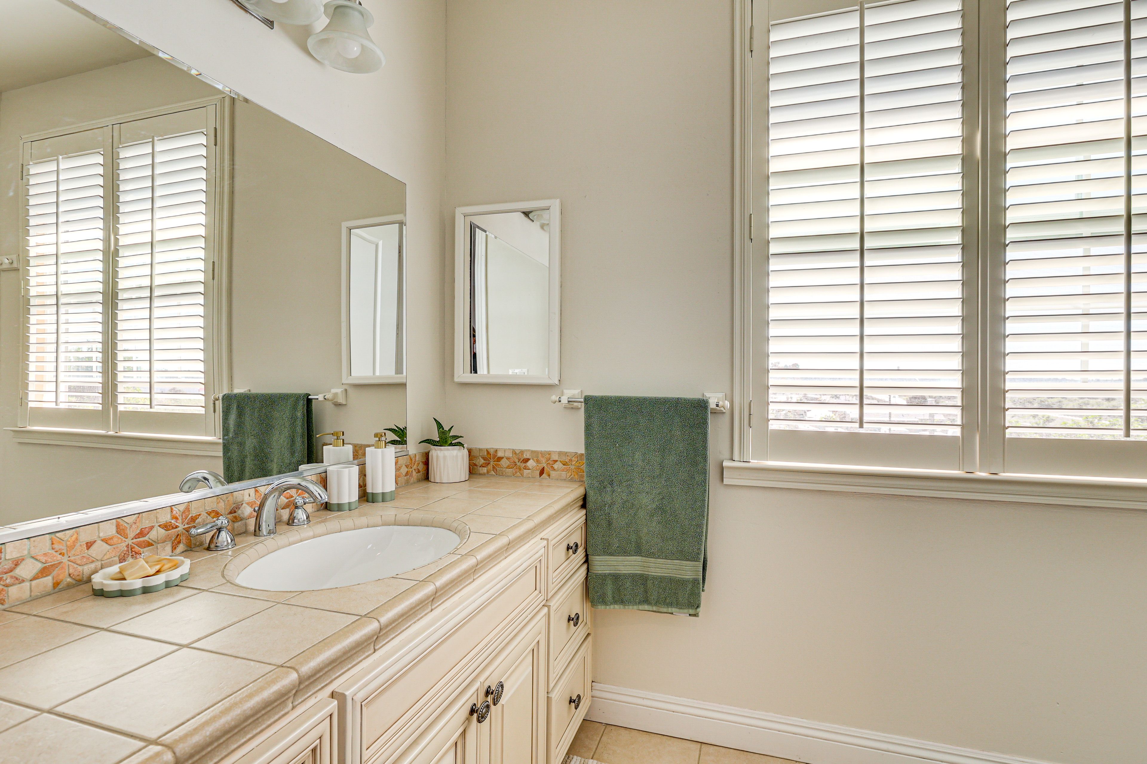 Full Bath | 2nd Floor