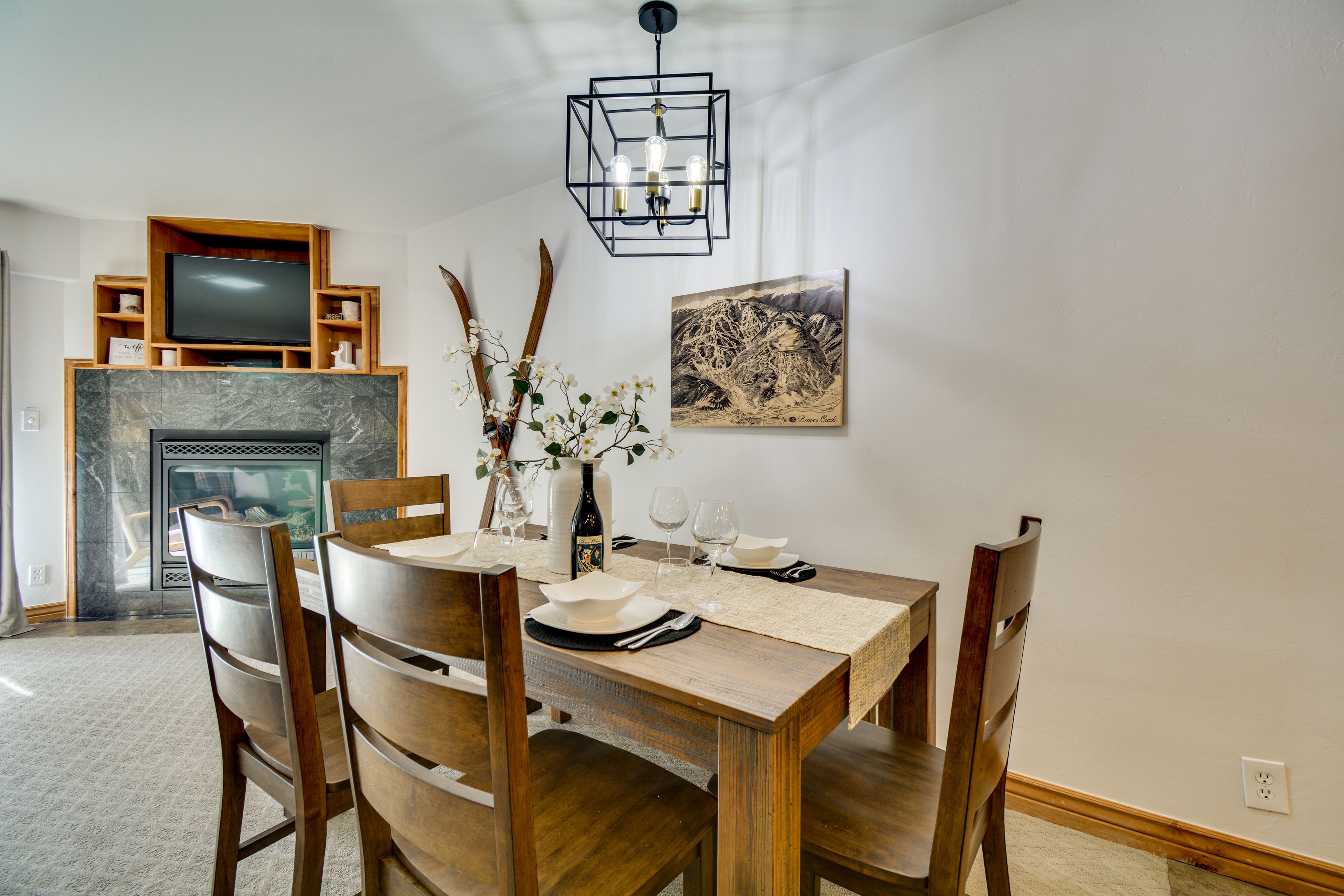 Dining Area | Dishes & Flatware Provided