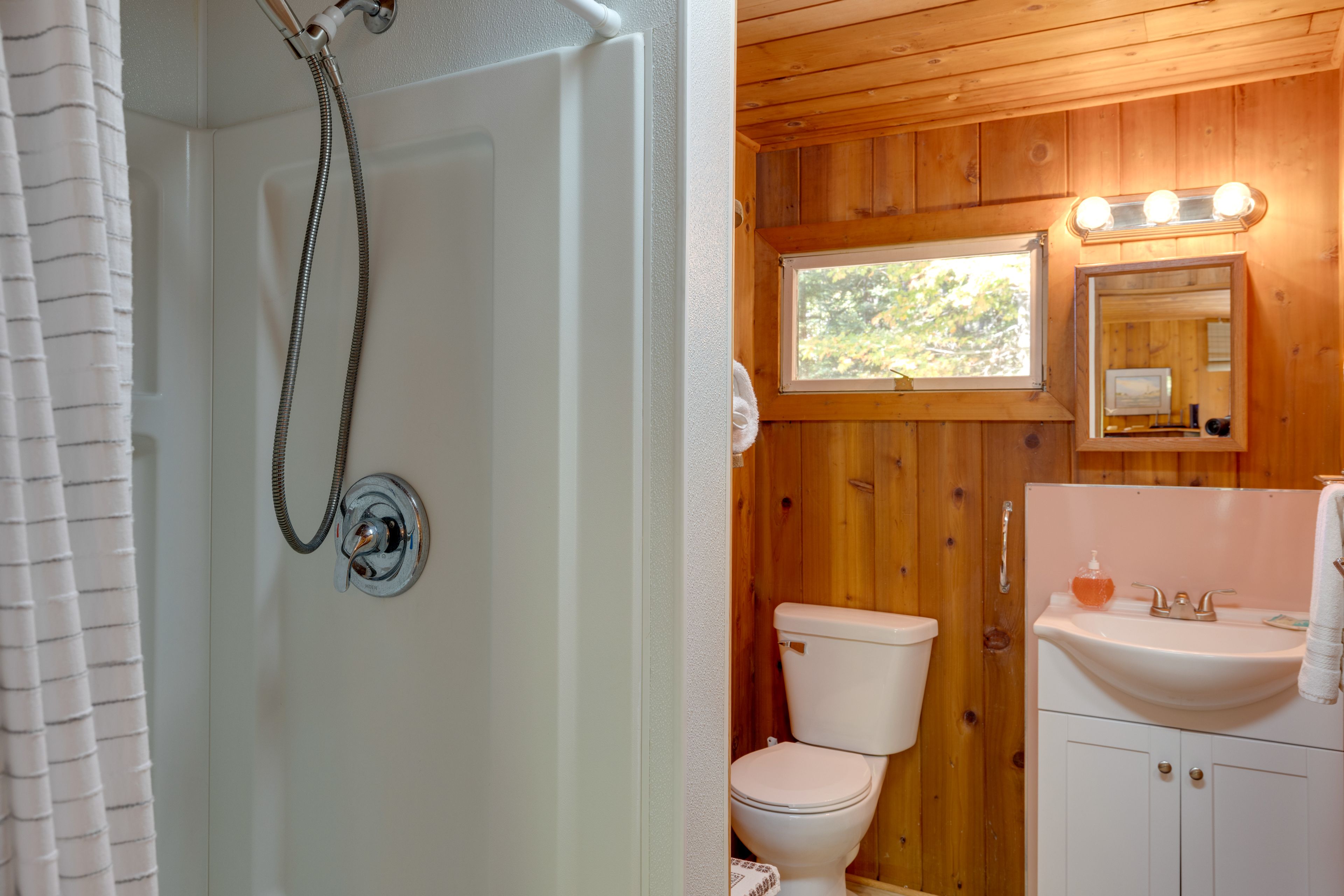 Studio | Full Bathroom | Towels Provided | Complimentary Toiletries