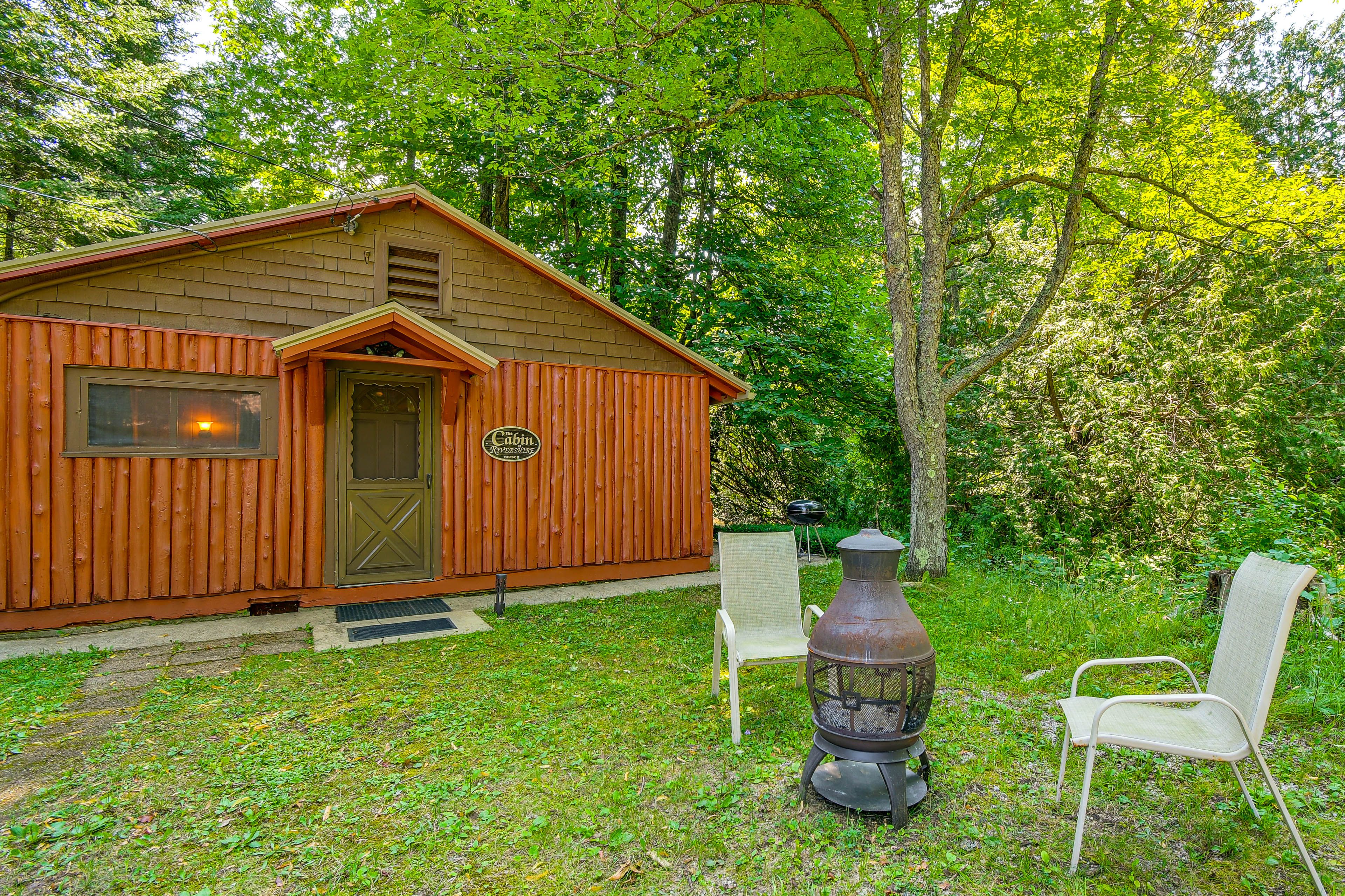 Traverse City Vacation Rental | Studio | 1BA | 1 Step to Enter | 528 Sq Ft