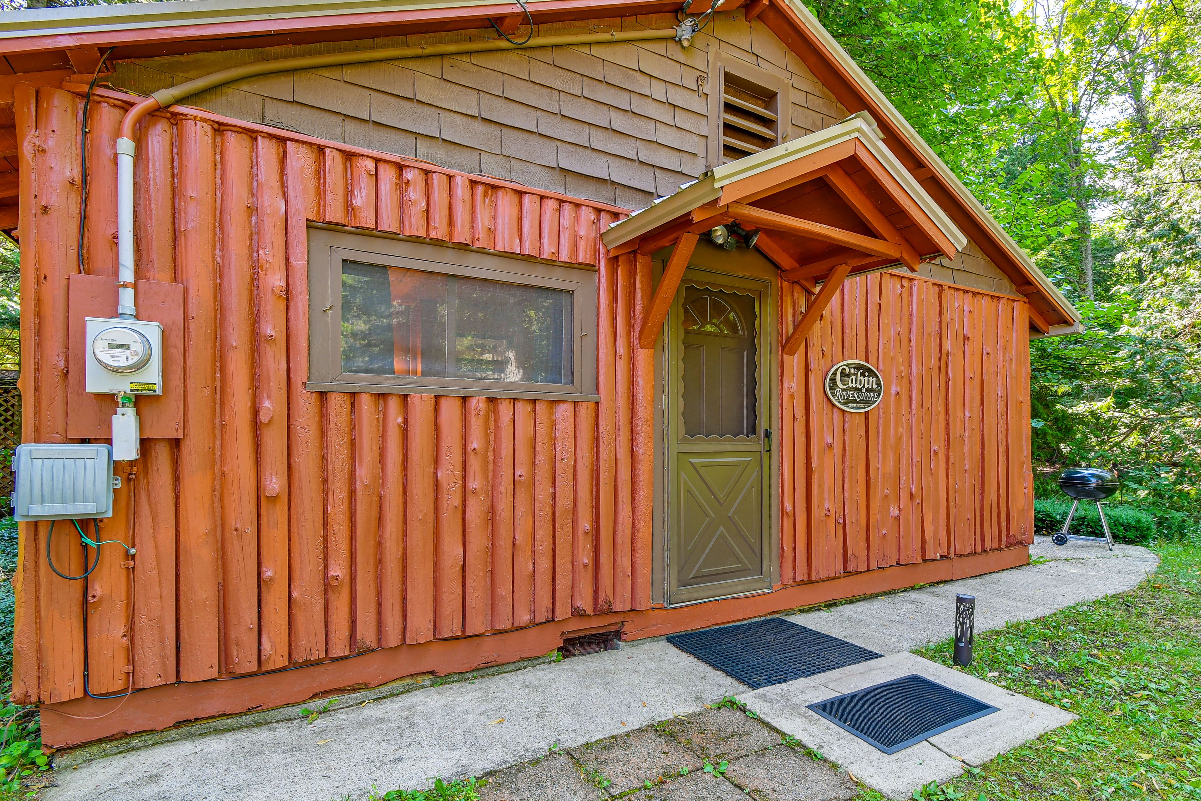 Property Exterior | Single-Story Studio