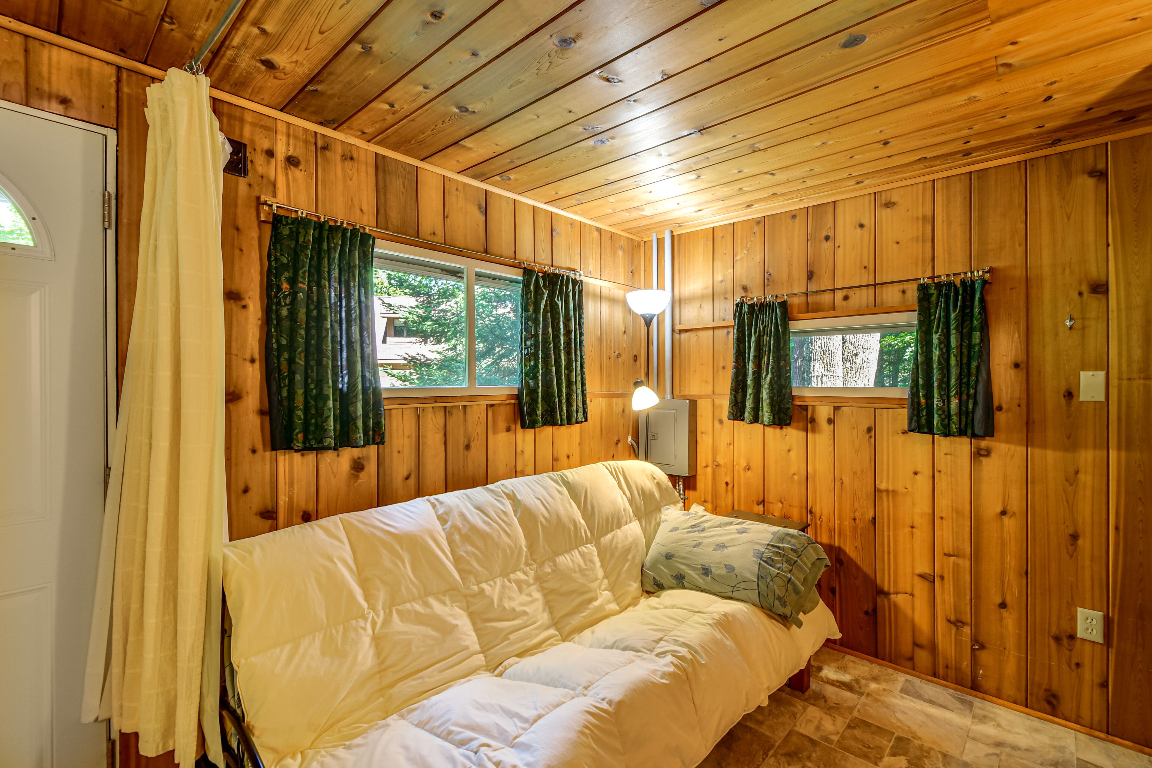 Studio | Additional Sleeping Area | Full Futon
