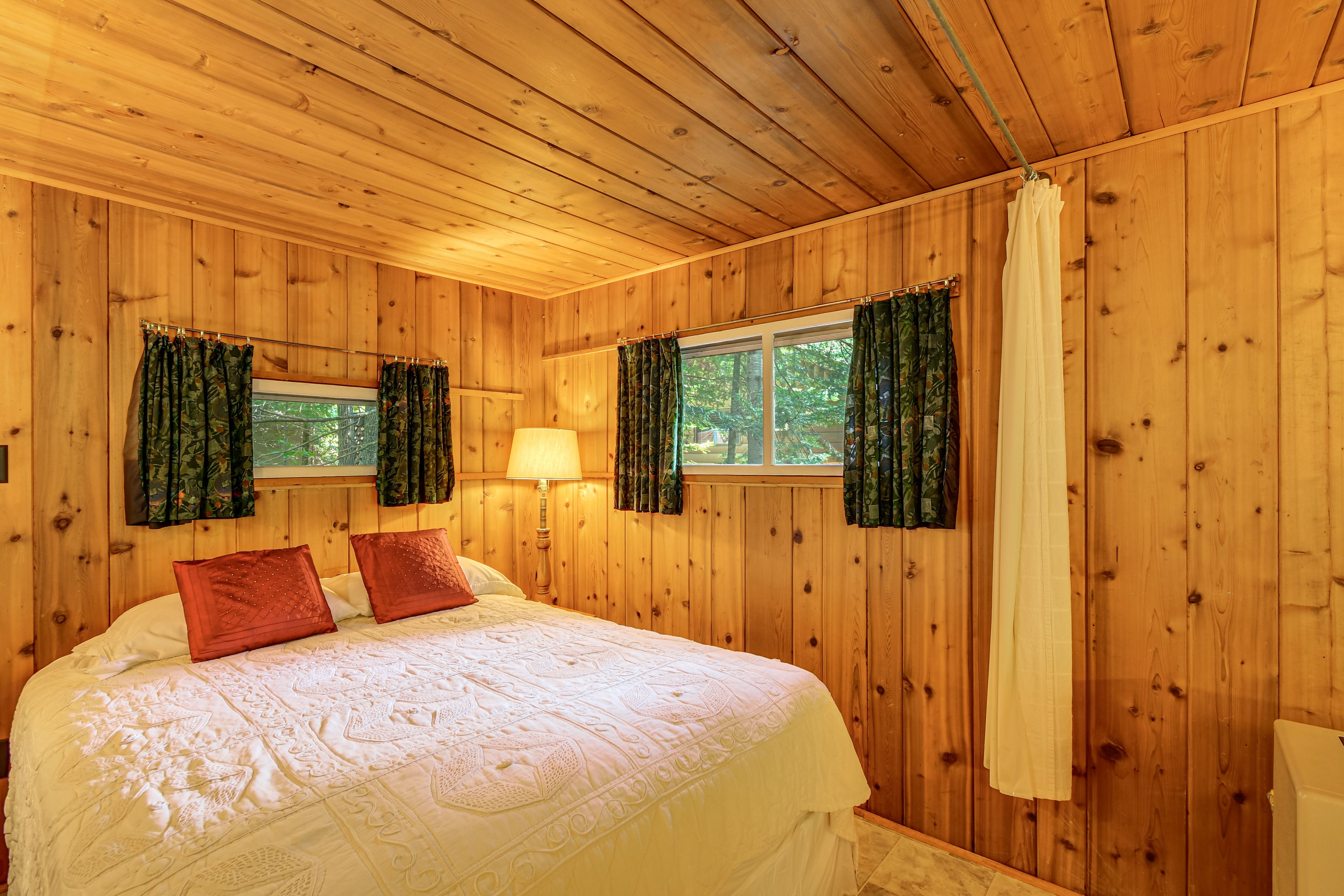 Studio | Sleeping Area | Queen Bed | Linens Provided