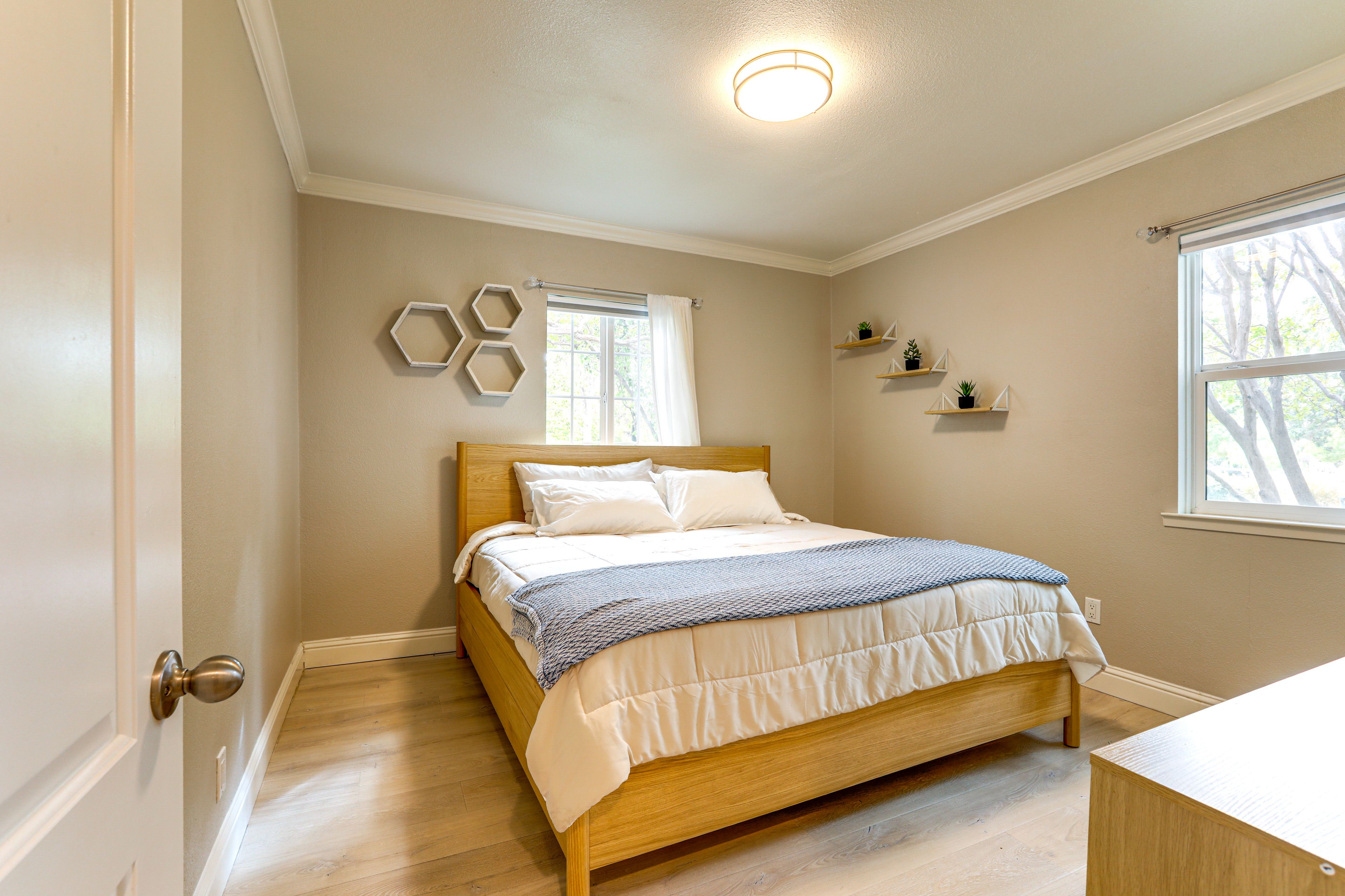 Bedroom 2 | Queen Bed