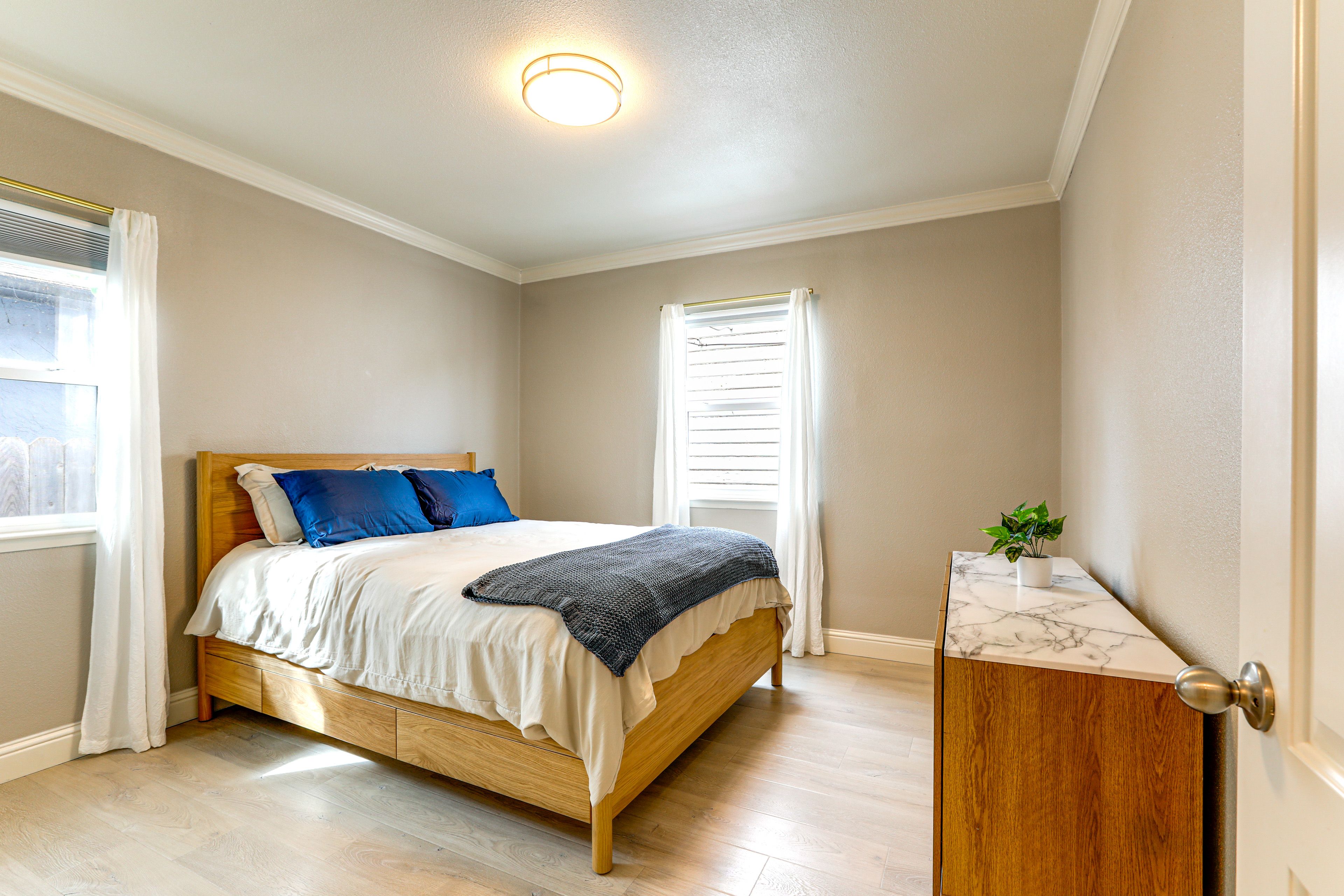 Bedroom 1 | King Bed
