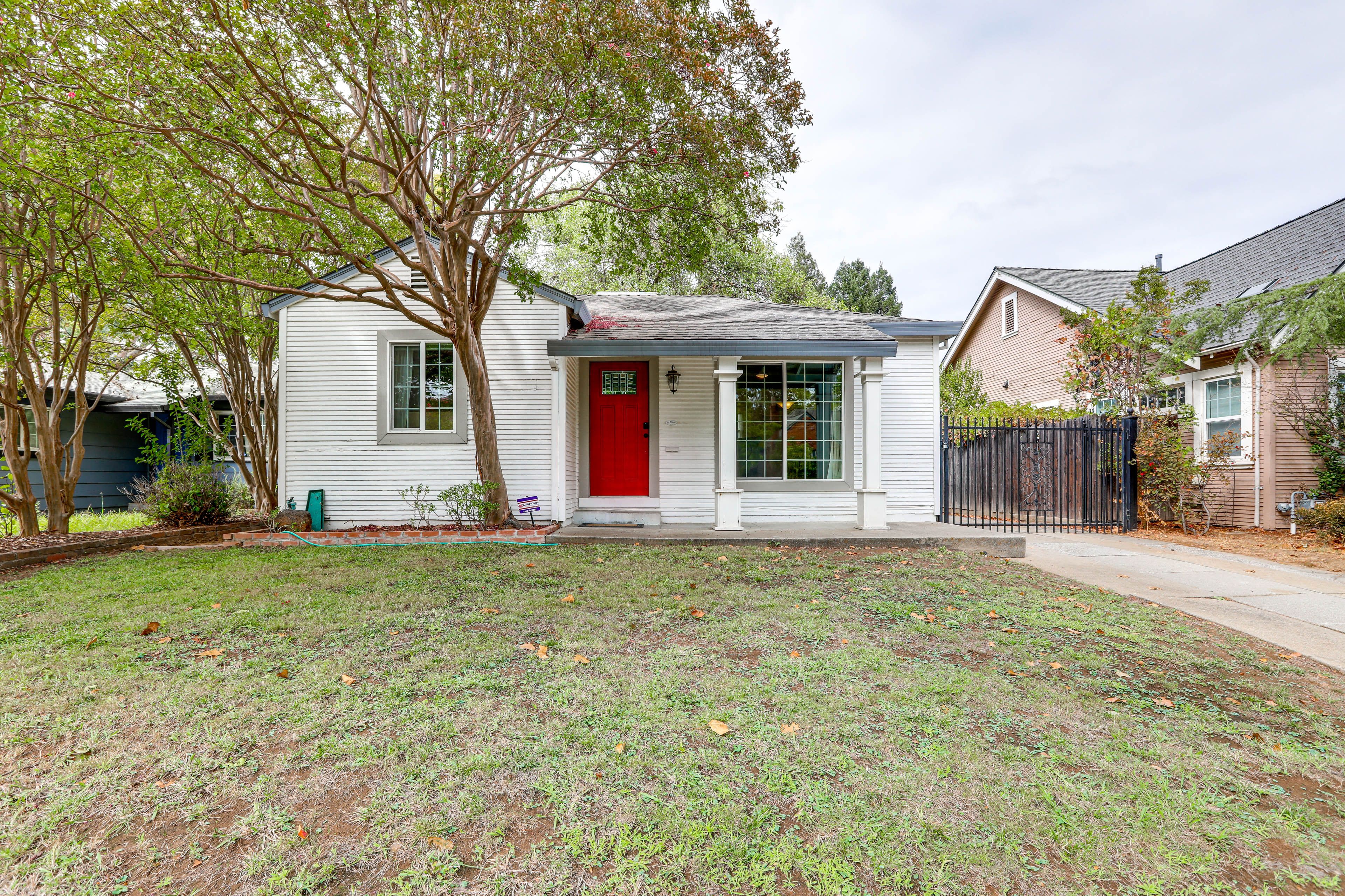 Sacramento Vacation Rental | 2BR | 1BA | 3 Steps Required | 1,000 Sq Ft