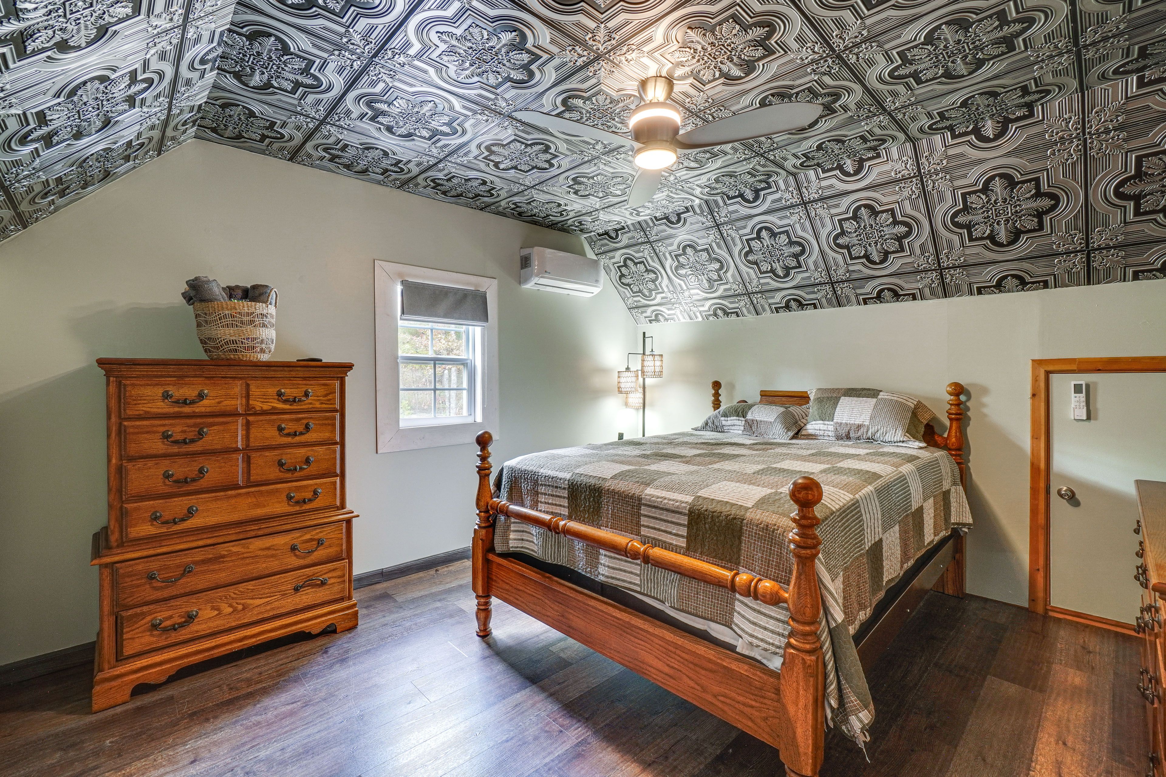 Bedroom 2 | Queen Bed | 2nd Floor