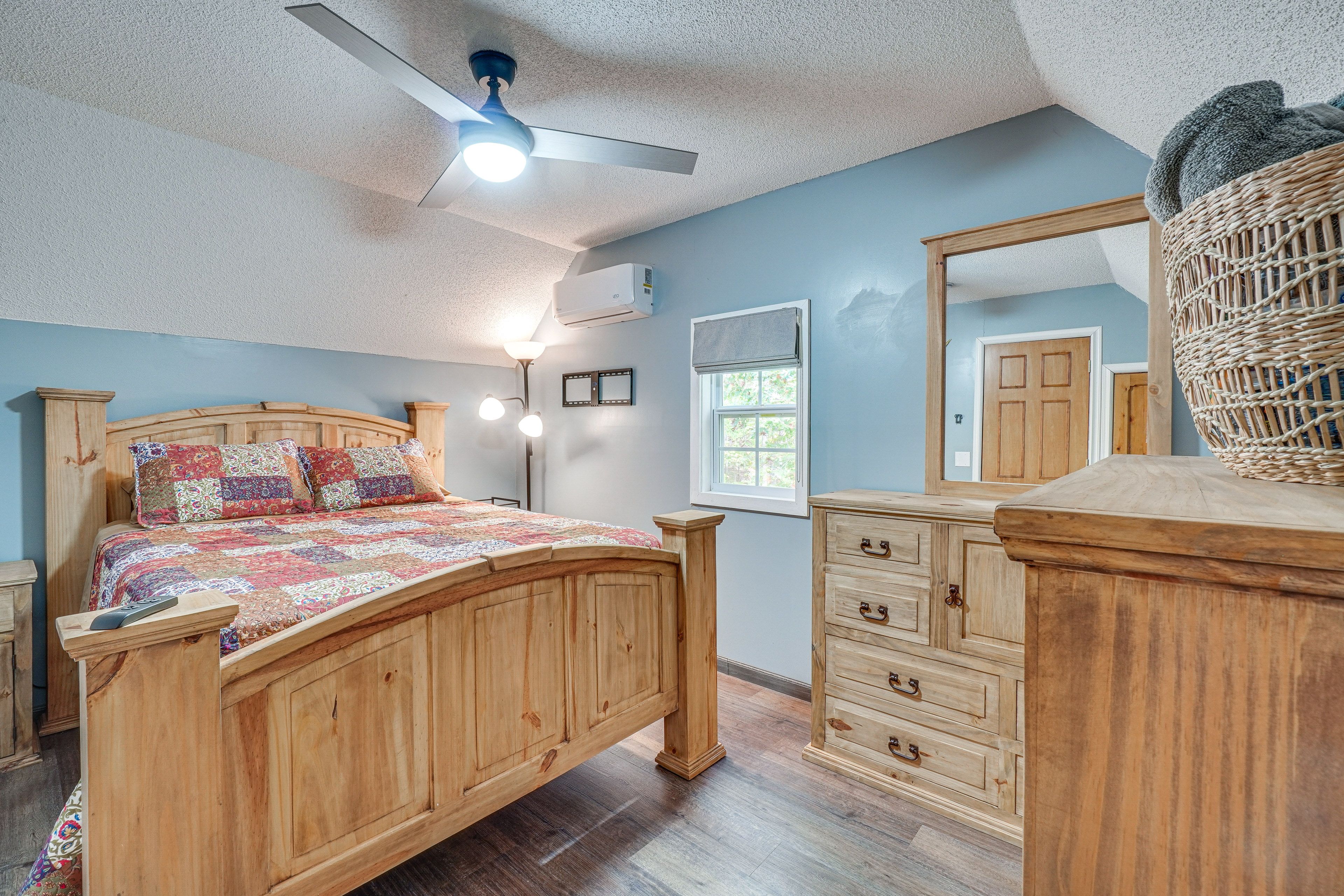 Bedroom 3 | Queen Bed | 2nd Floor