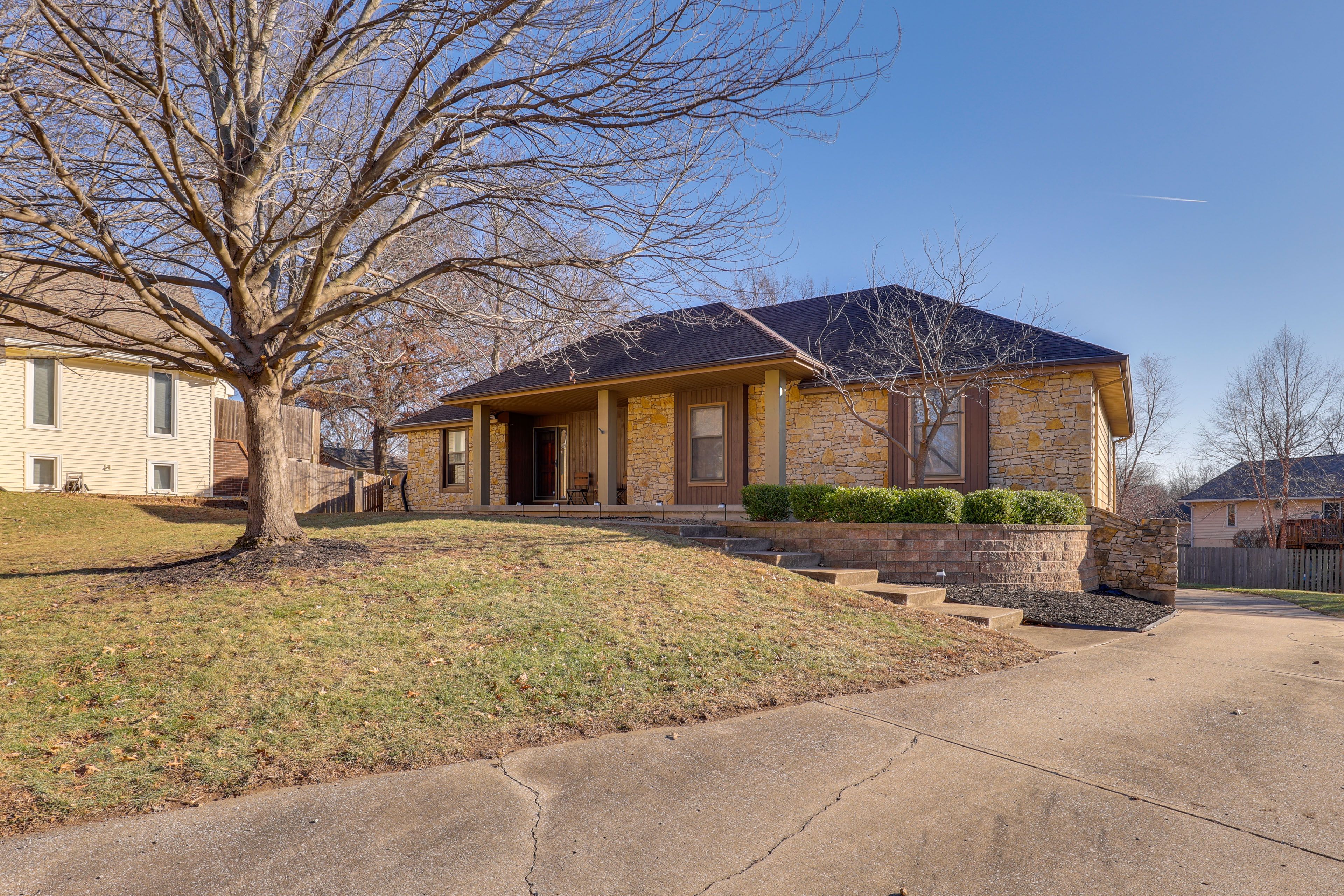 Parking | Driveway (5 Vehicles)