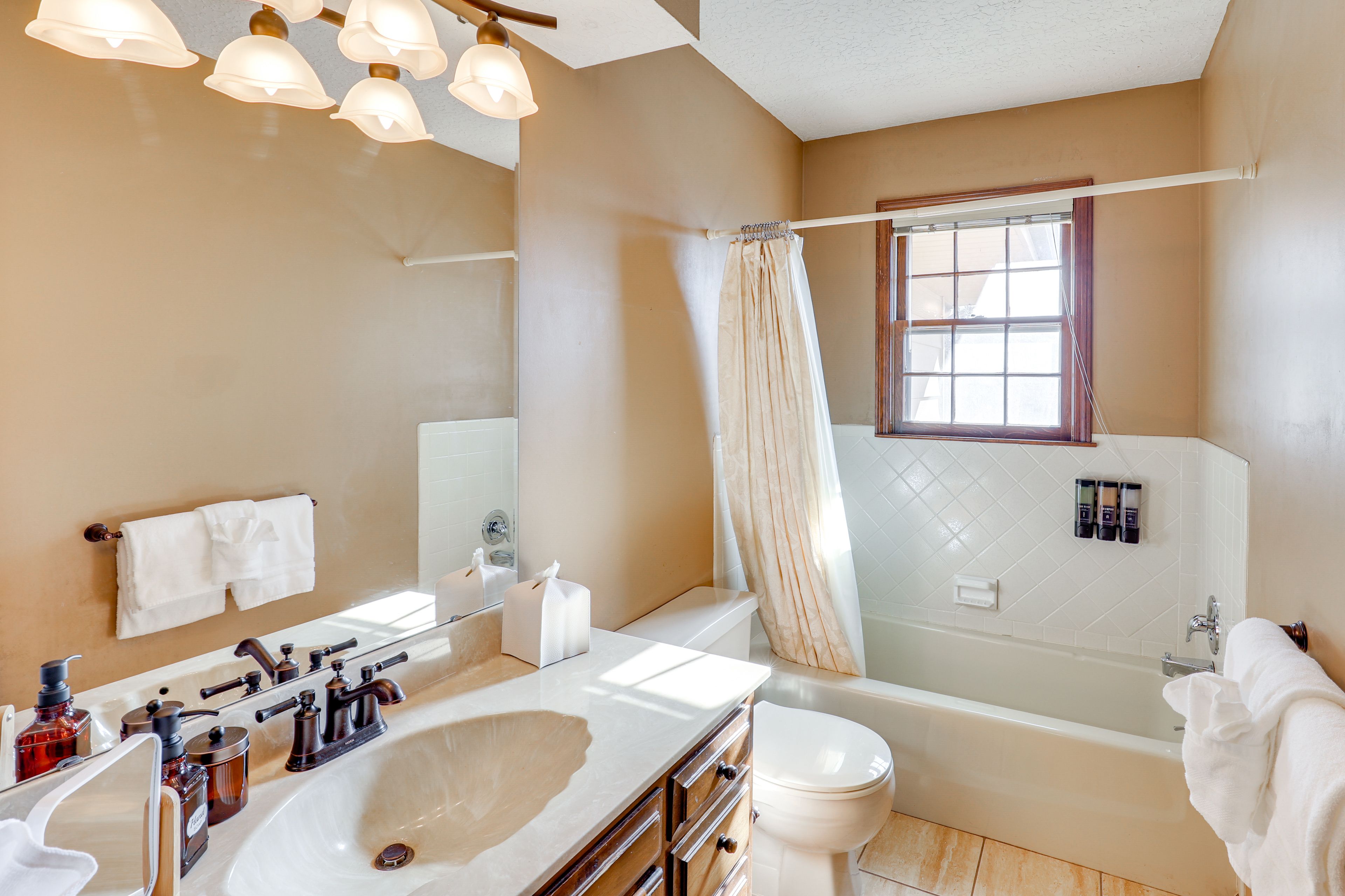 Full Bath | Towels | Hair Dryer | Main Level