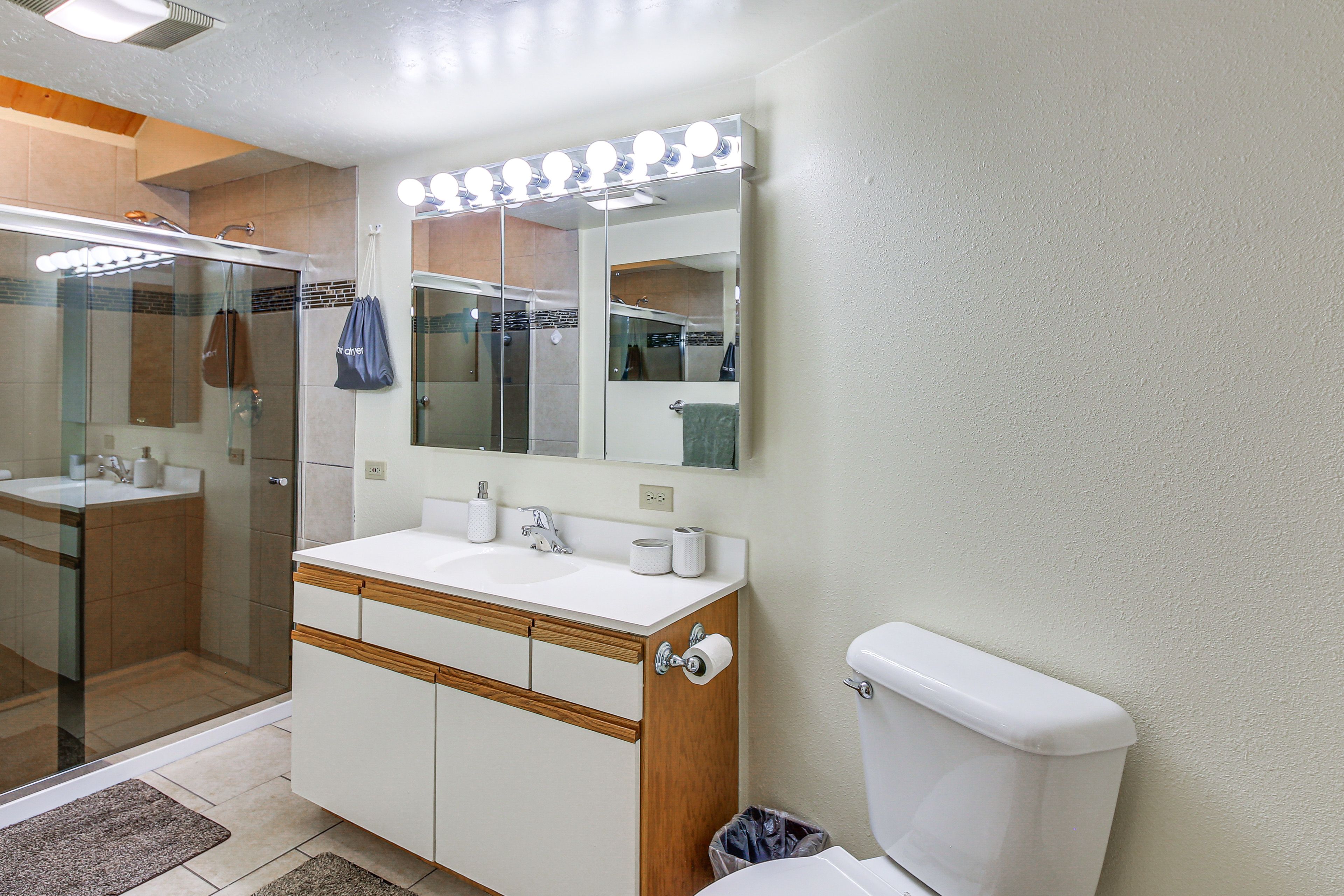 Full Bathroom | Towels Provided | 1st Floor