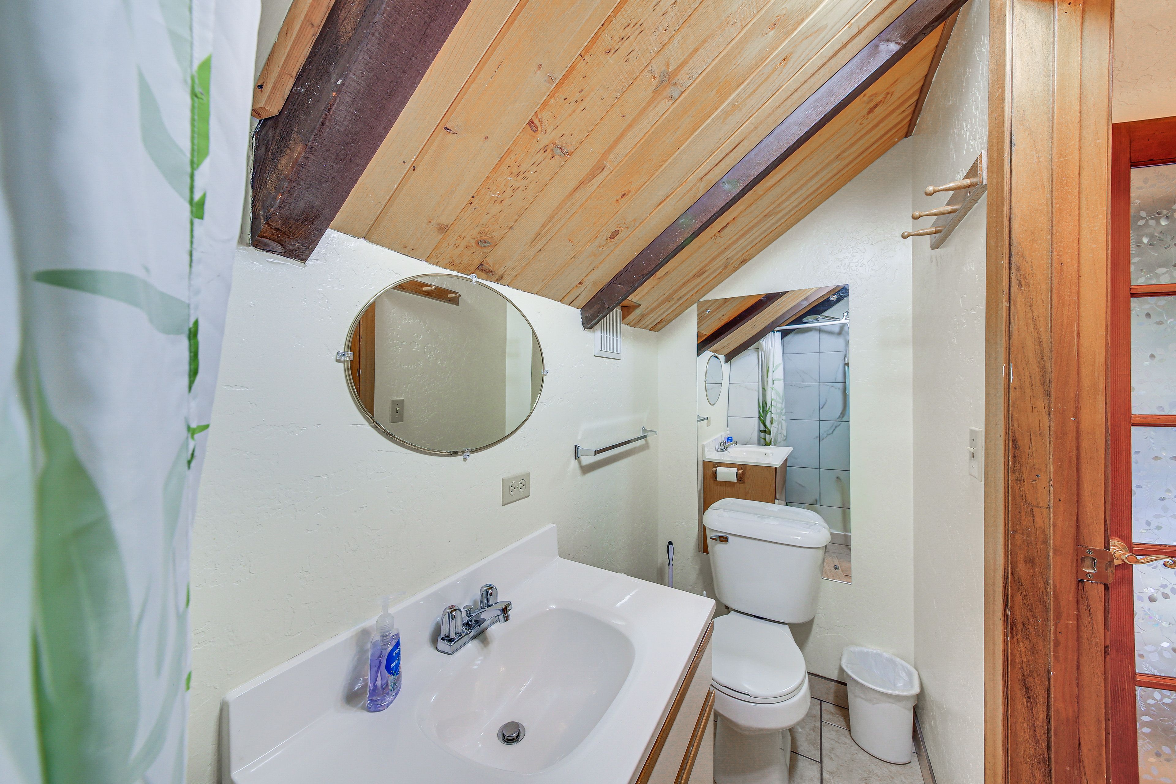 Full Bathroom | 2nd Floor