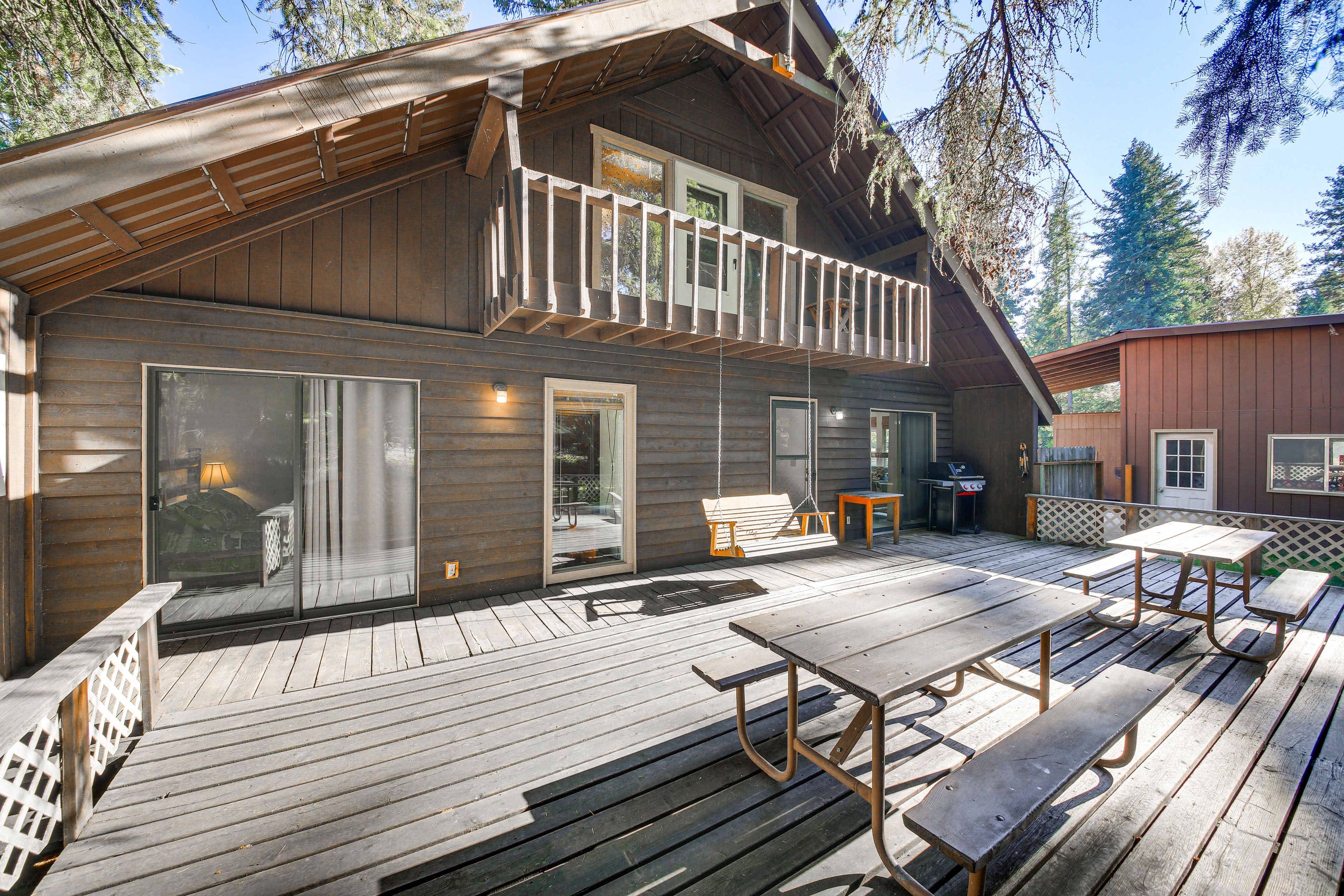 House Exterior | Back Deck | Picnic Tables | Gas Grill